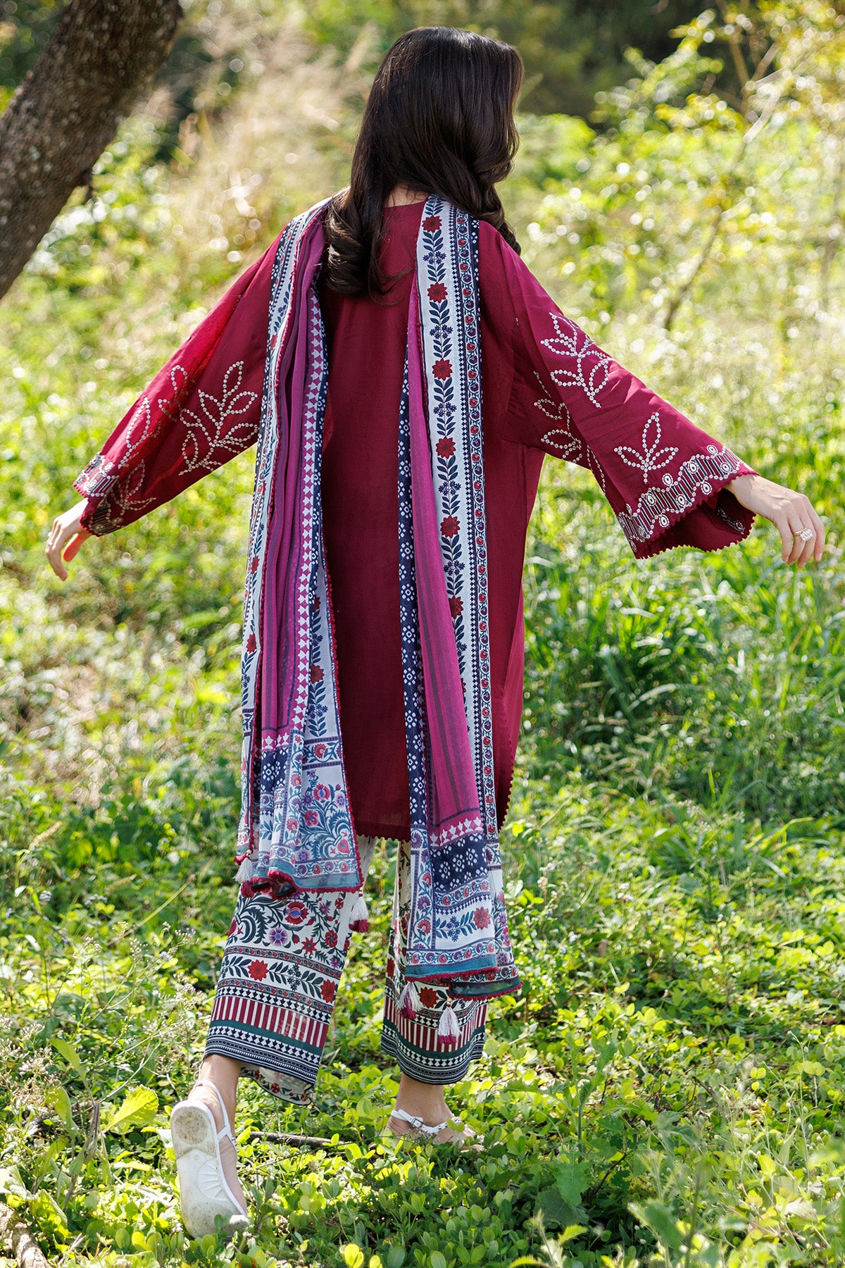 EMBROIDERED LAWN USE-9287