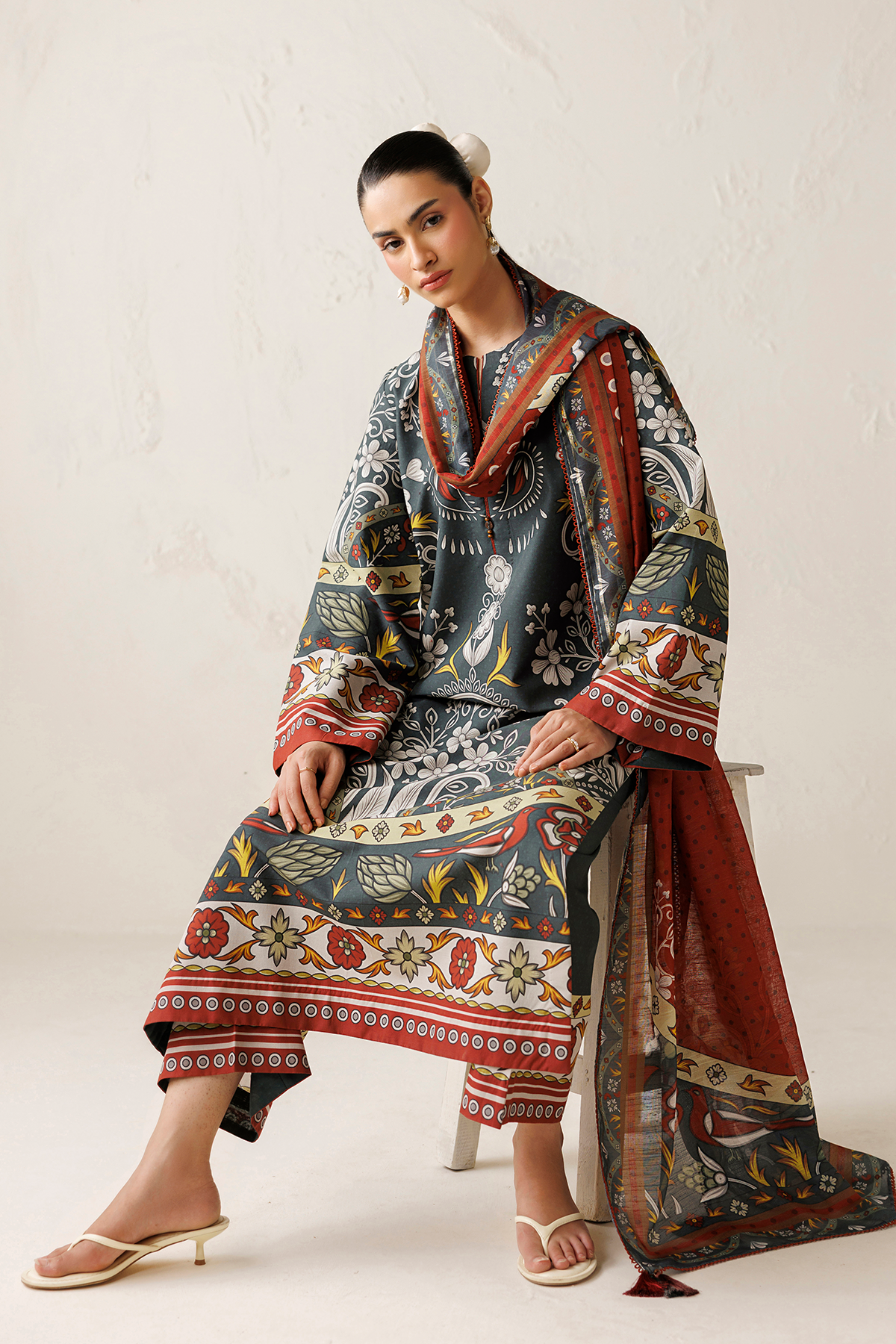 EMBROIDERED LAWN USE-9382