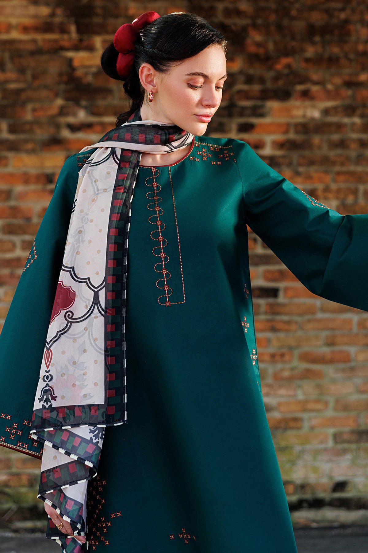 EMBROIDERED LAWN USE-9285