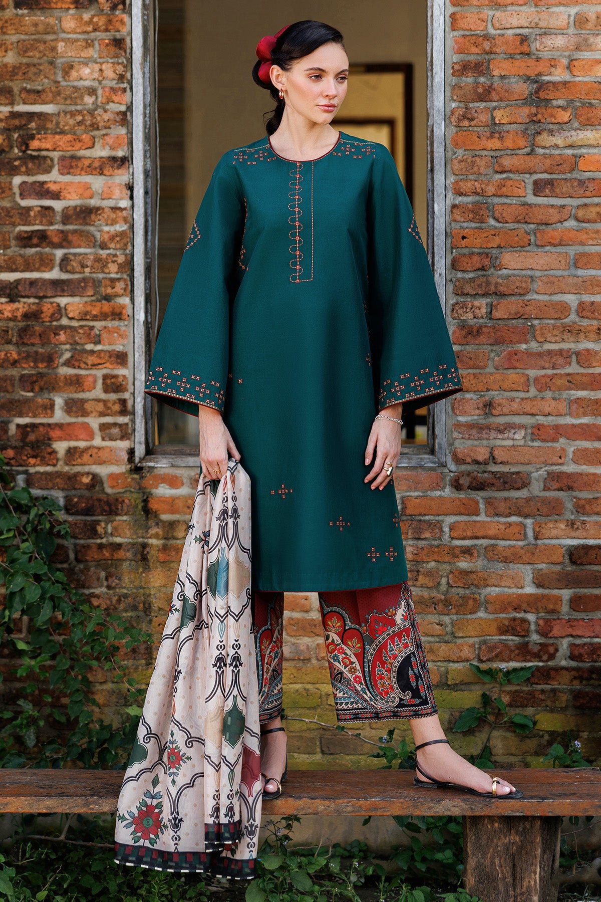 EMBROIDERED LAWN USE-9285