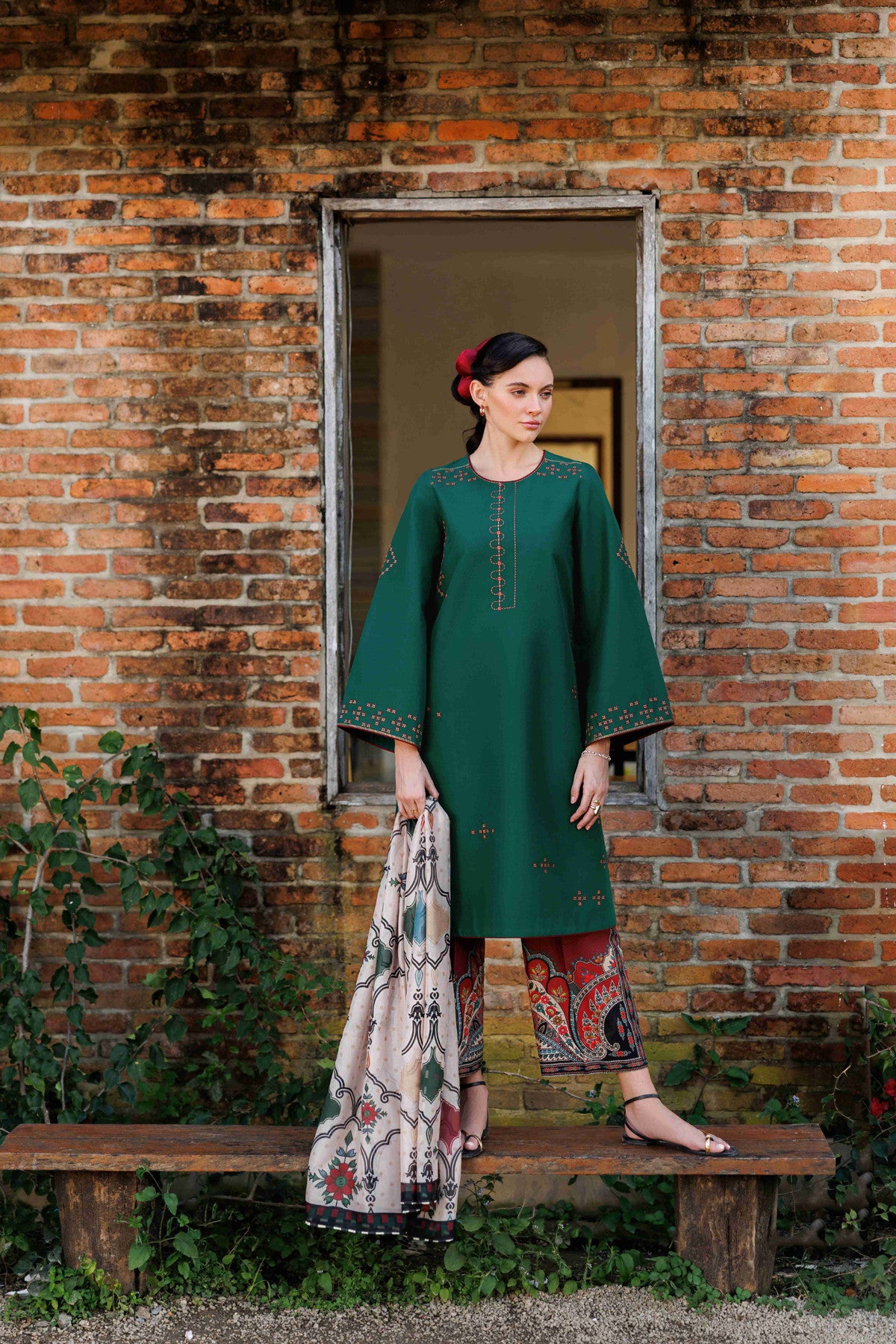 EMBROIDERED LAWN USE-9285