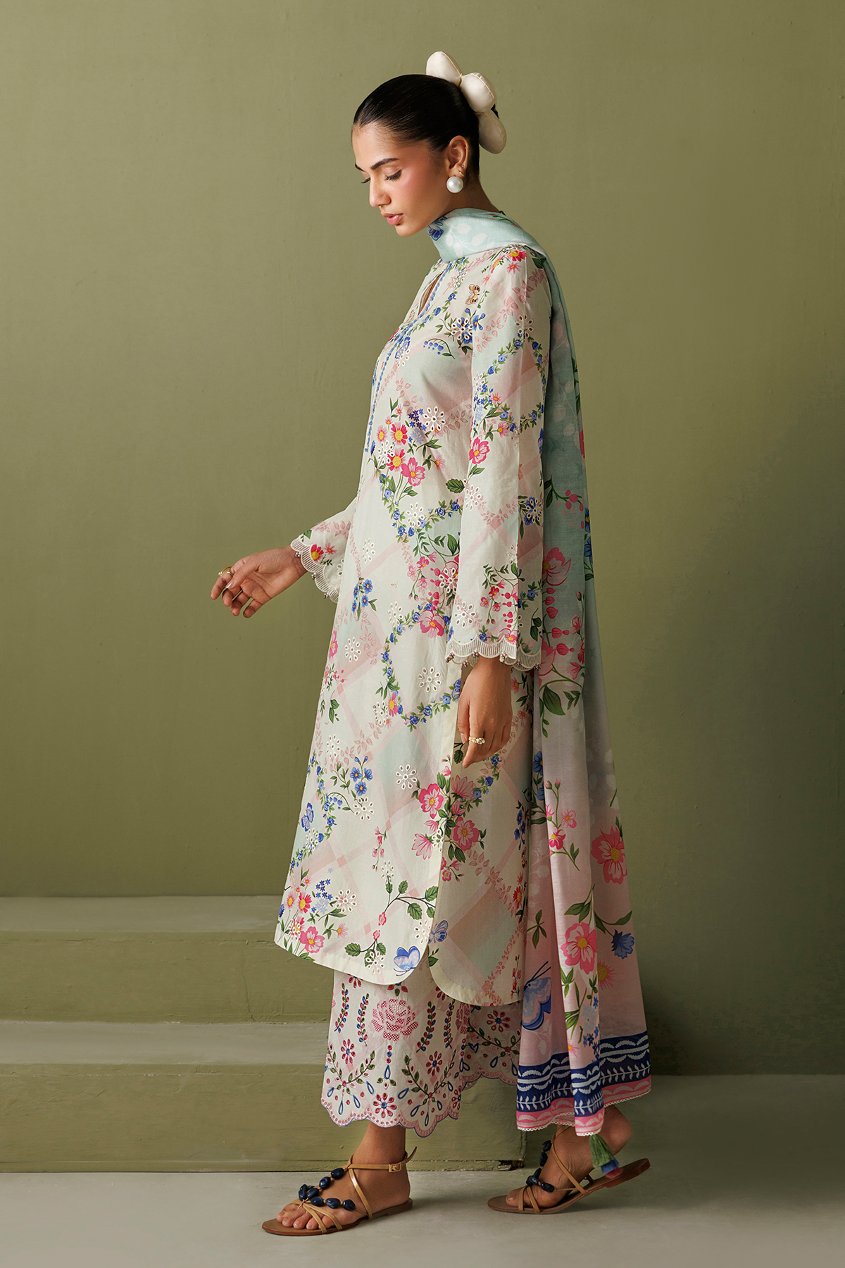 EMBROIDERED LAWN USE-9385