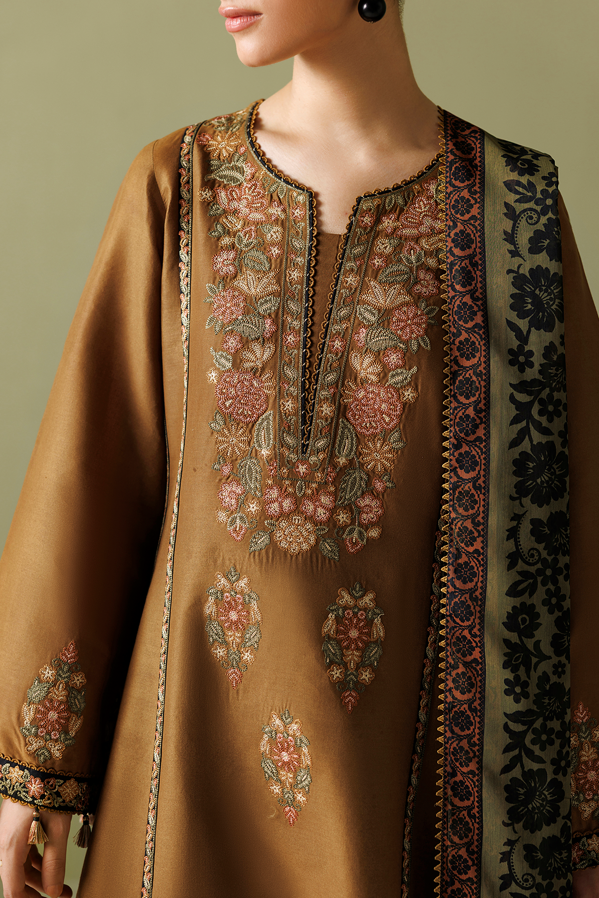 EMBROIDERED LAWN USE-9372