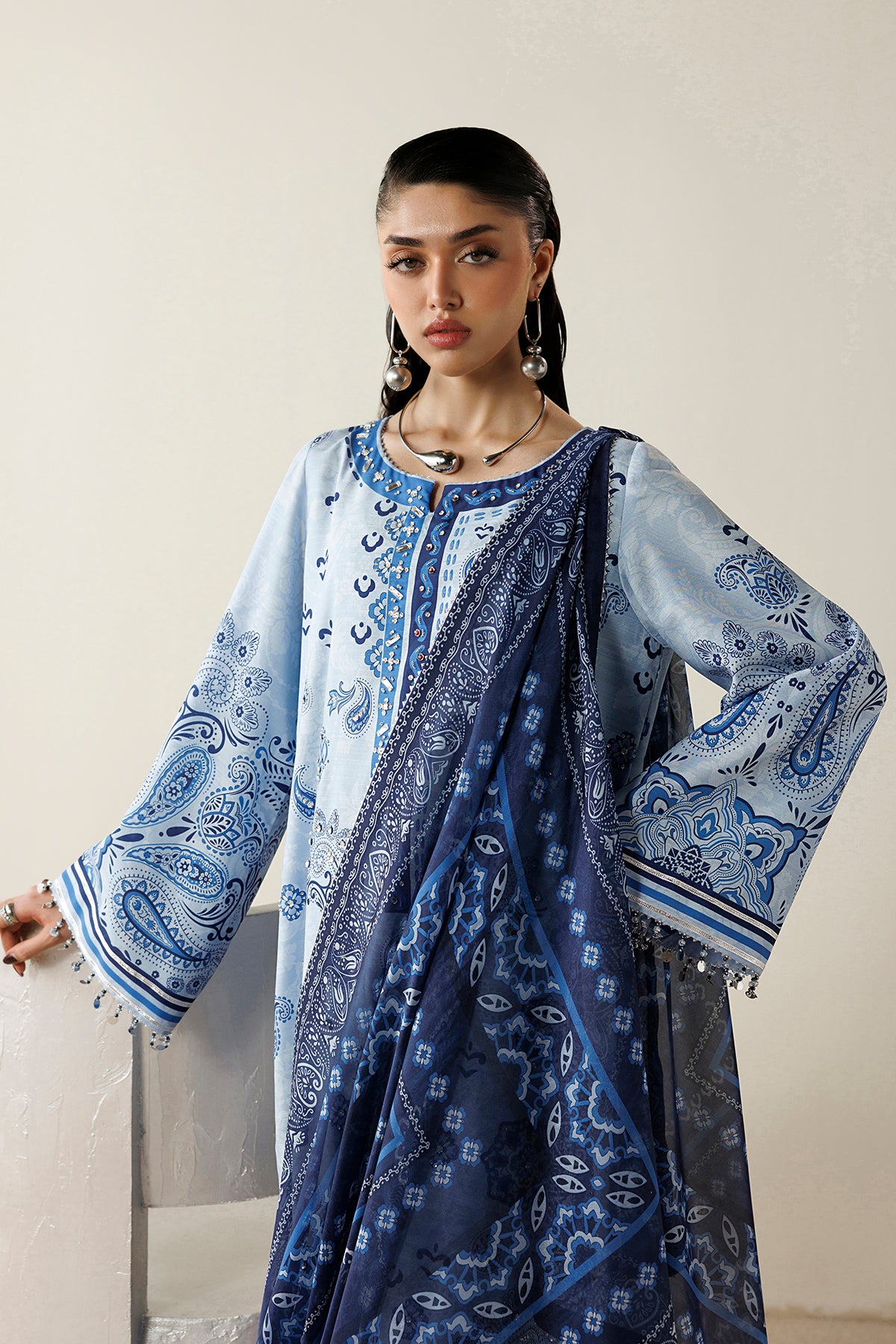 EMBROIDERED RAW SILK OR26-D02