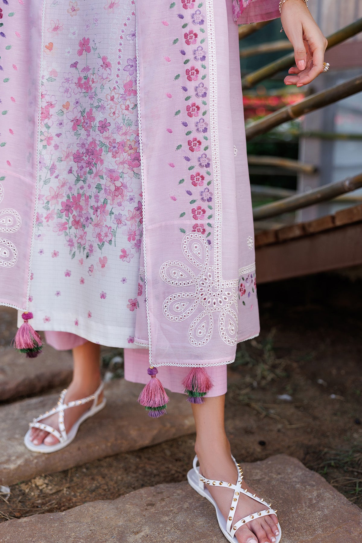 EMBROIDERED LAWN USE-9304