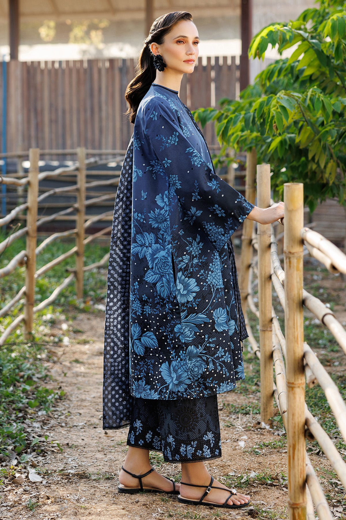 EMBROIDERED LAWN USE-9295