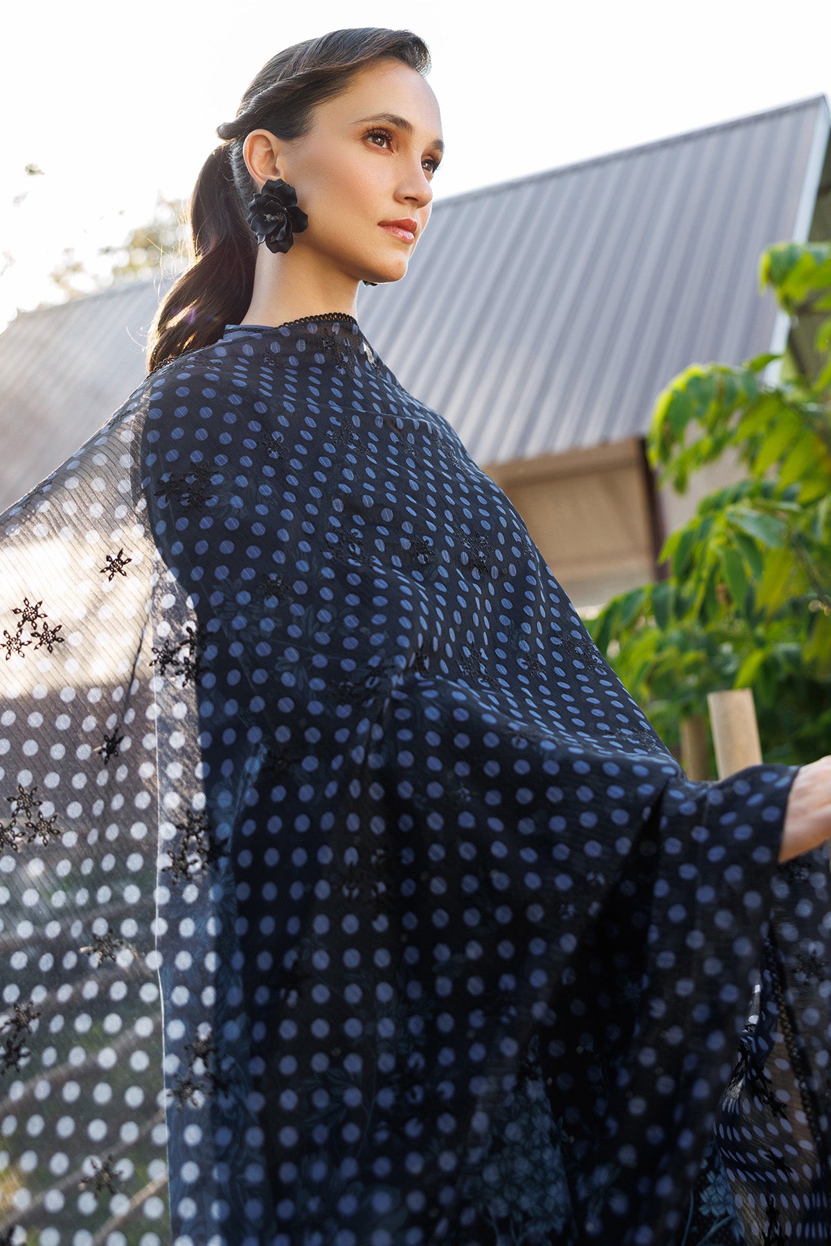 EMBROIDERED LAWN USE-9295