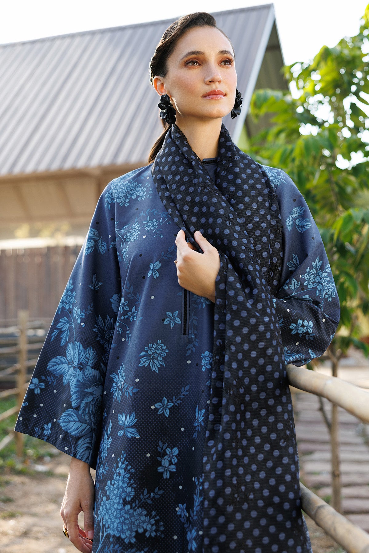 EMBROIDERED LAWN USE-9295