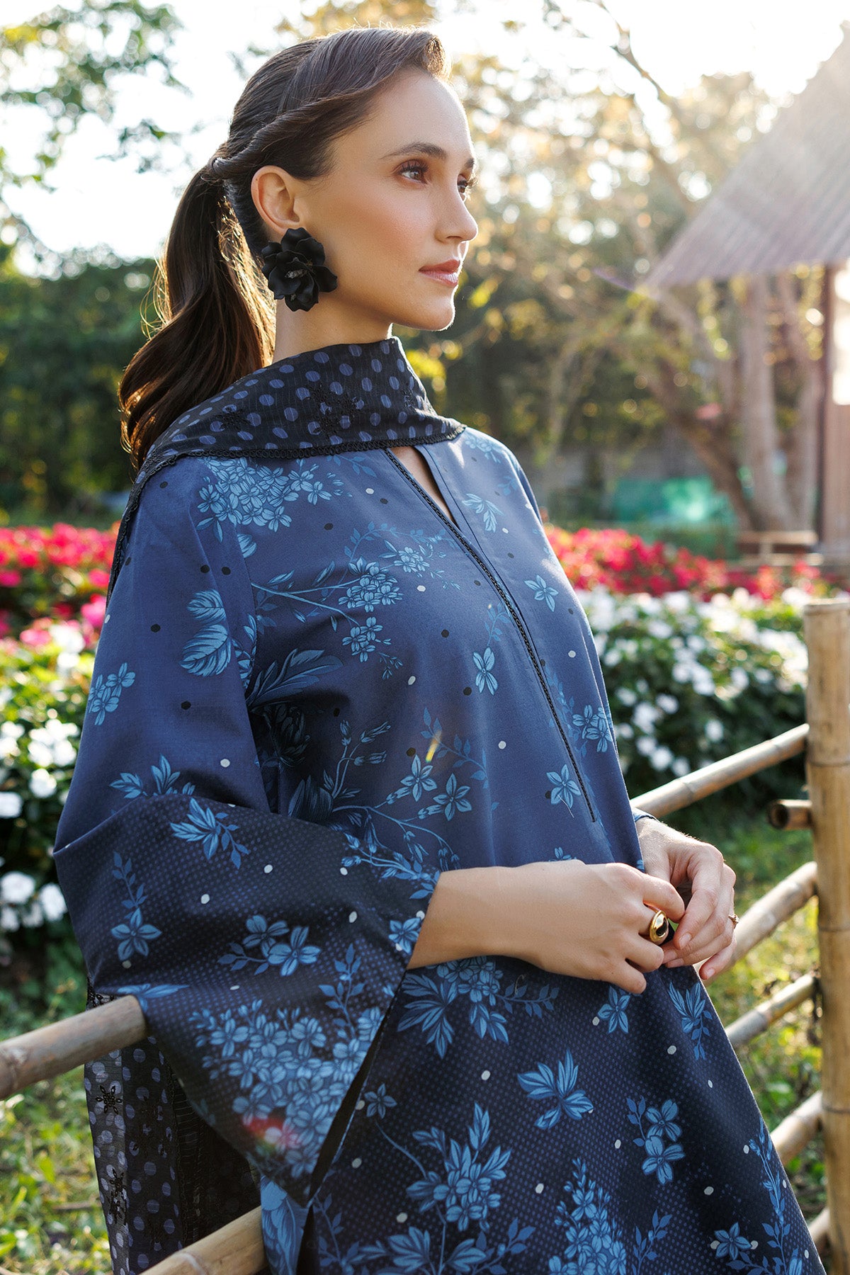 EMBROIDERED LAWN USE-9295