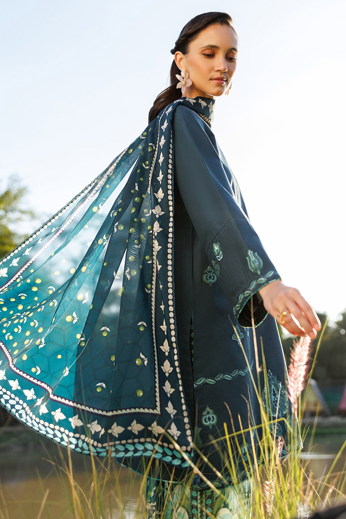 EMBROIDERED LAWN USE-9291