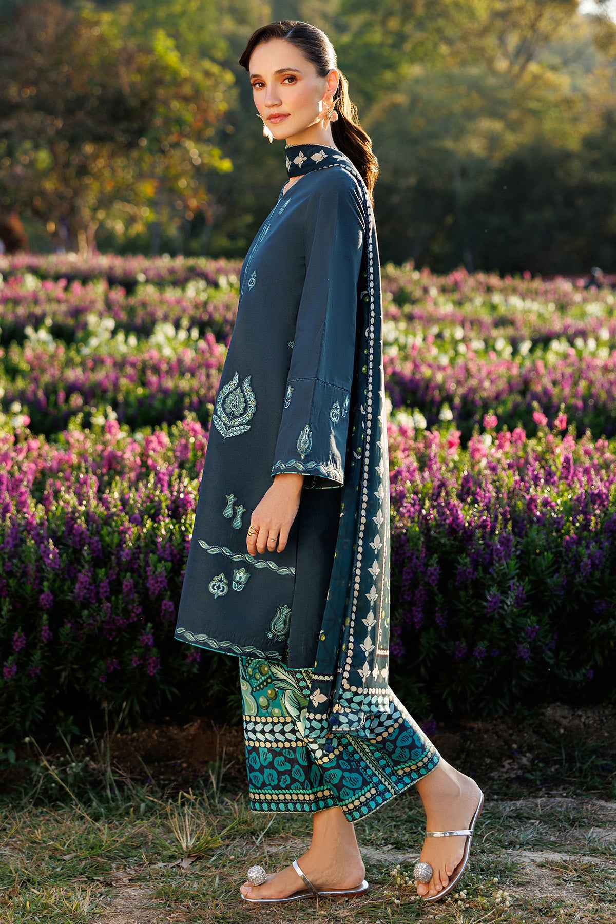 EMBROIDERED LAWN USE-9291