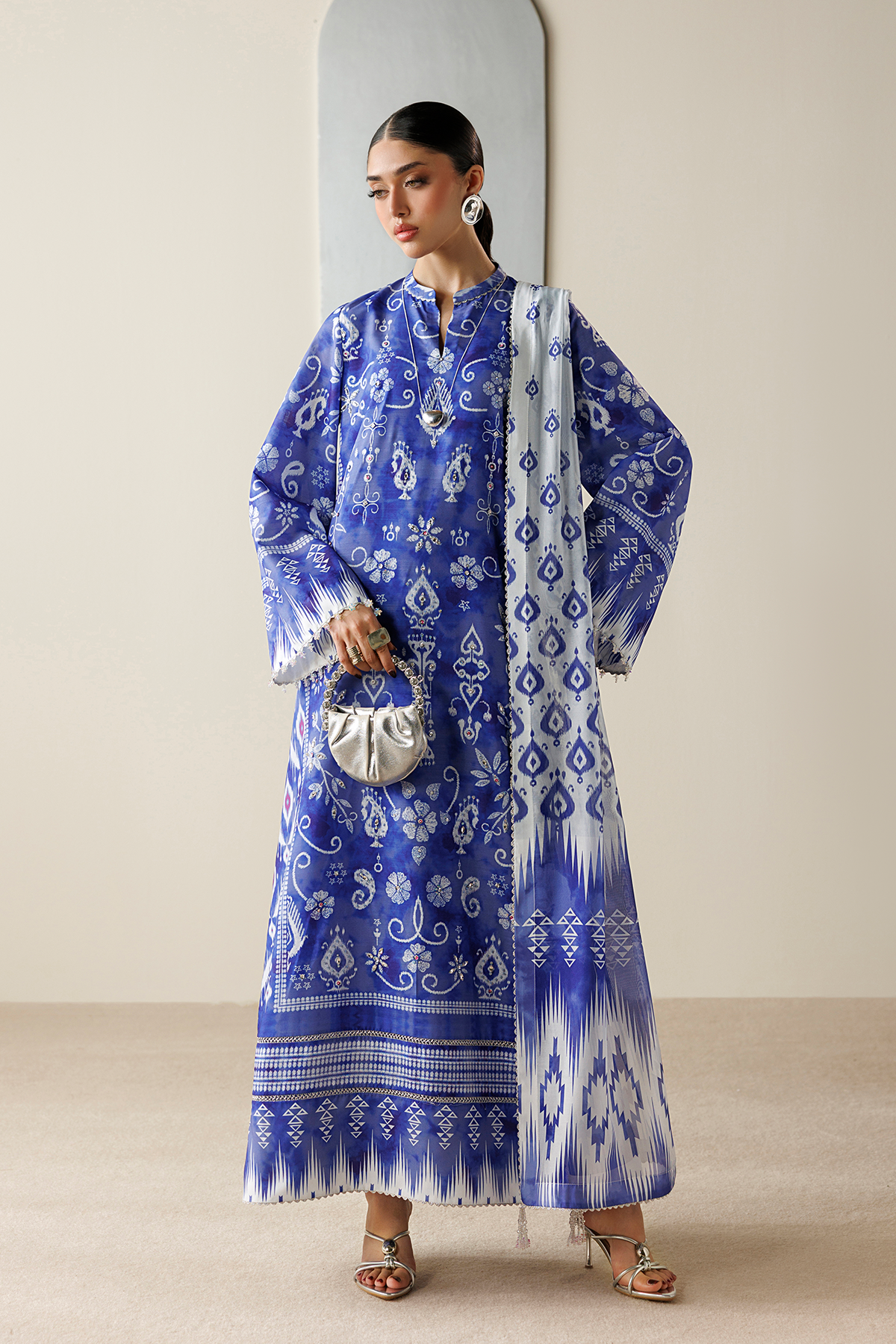 EMBROIDERED RAW SILK OR26-D09