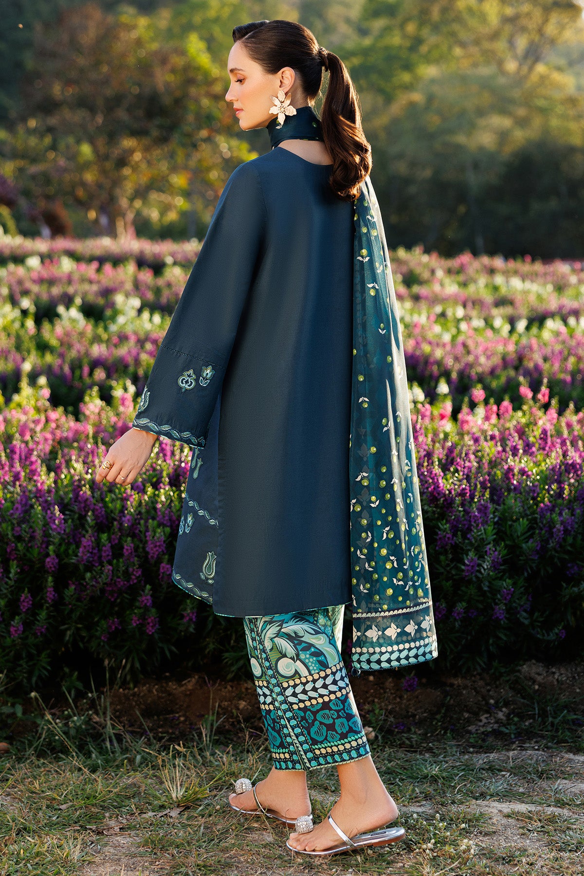 EMBROIDERED LAWN USE-9291