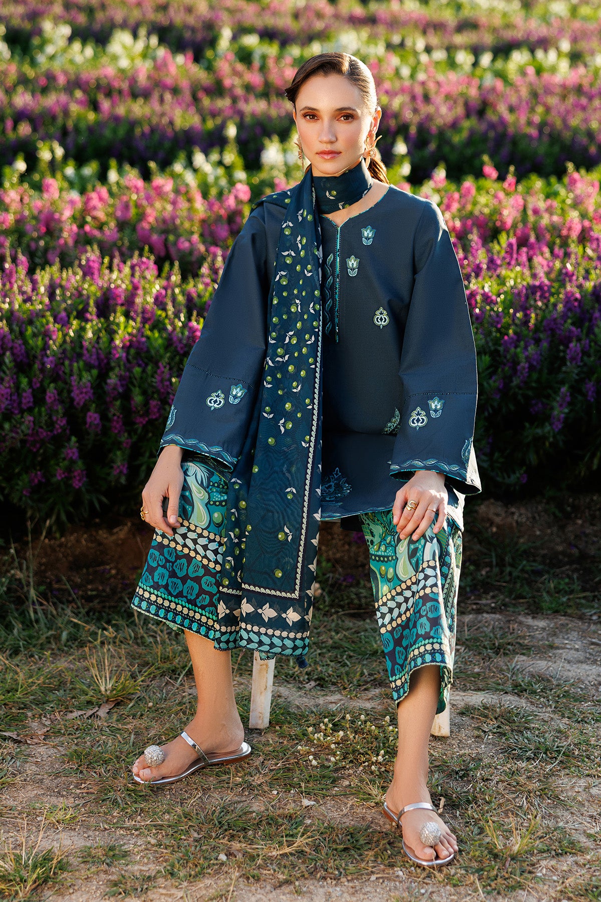 EMBROIDERED LAWN USE-9291