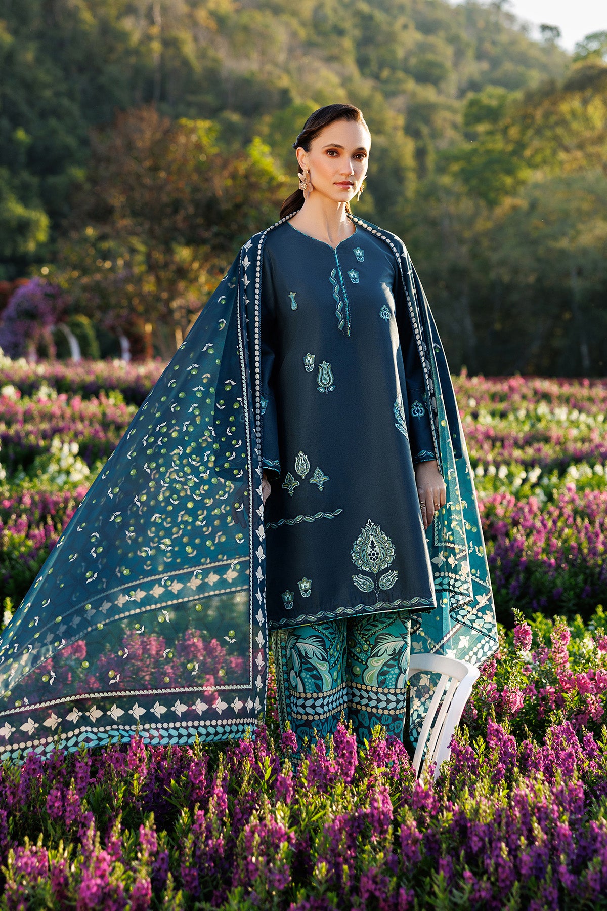 EMBROIDERED LAWN USE-9291