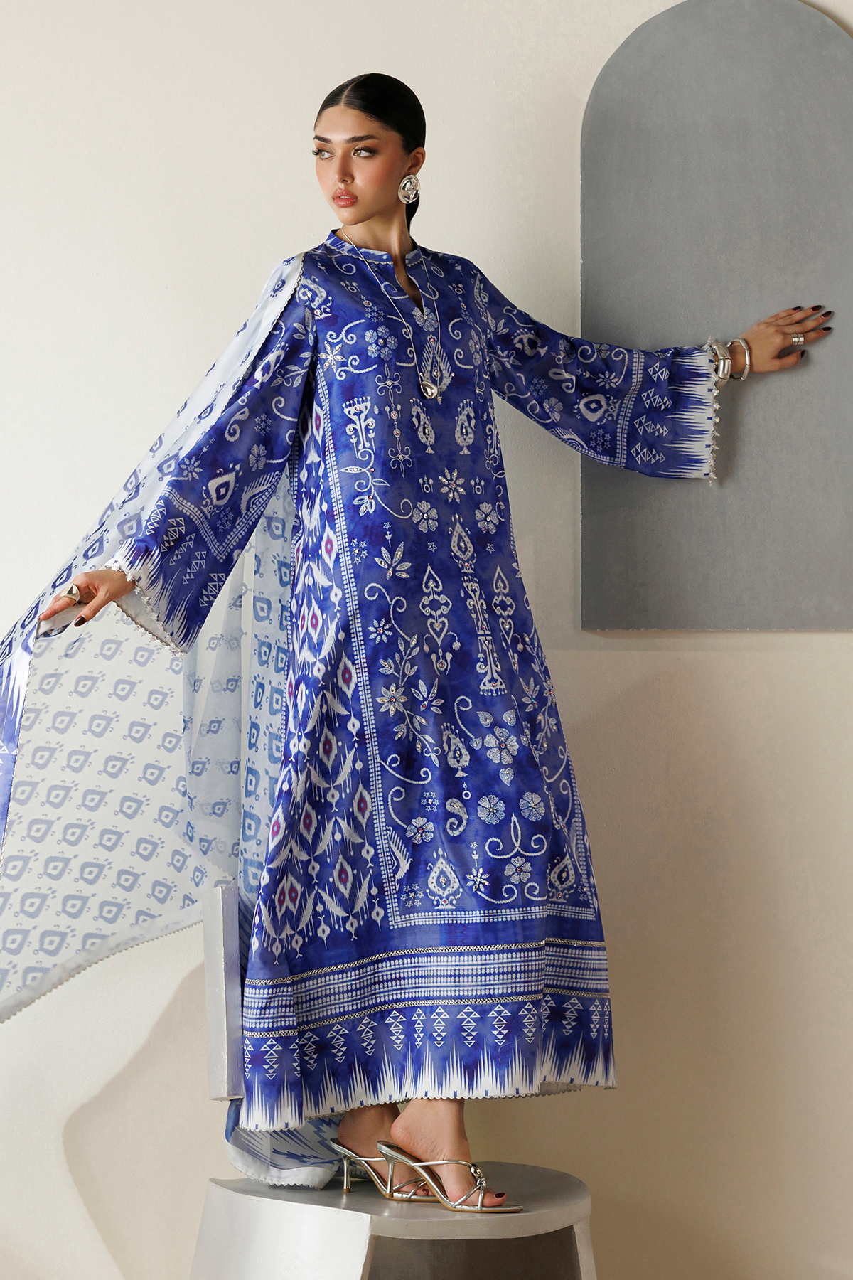 EMBROIDERED RAW SILK OR26-D09