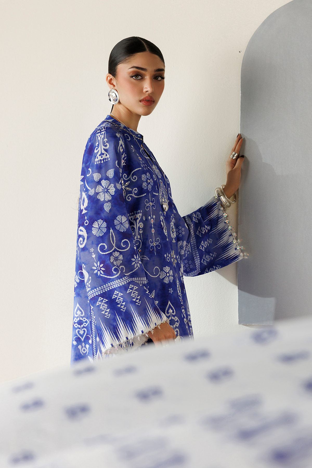 EMBROIDERED RAW SILK OR26-D09