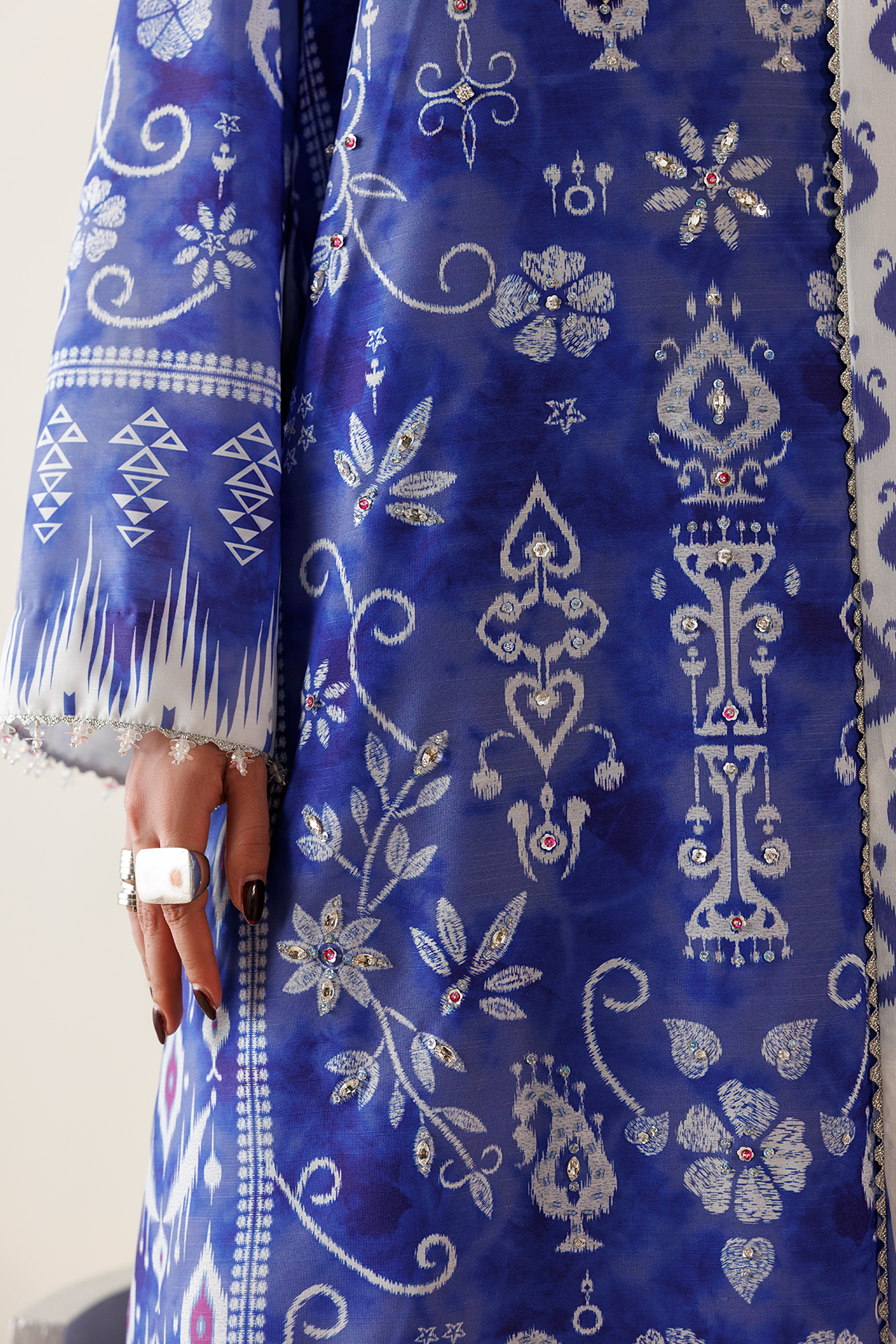 EMBROIDERED RAW SILK OR26-D09