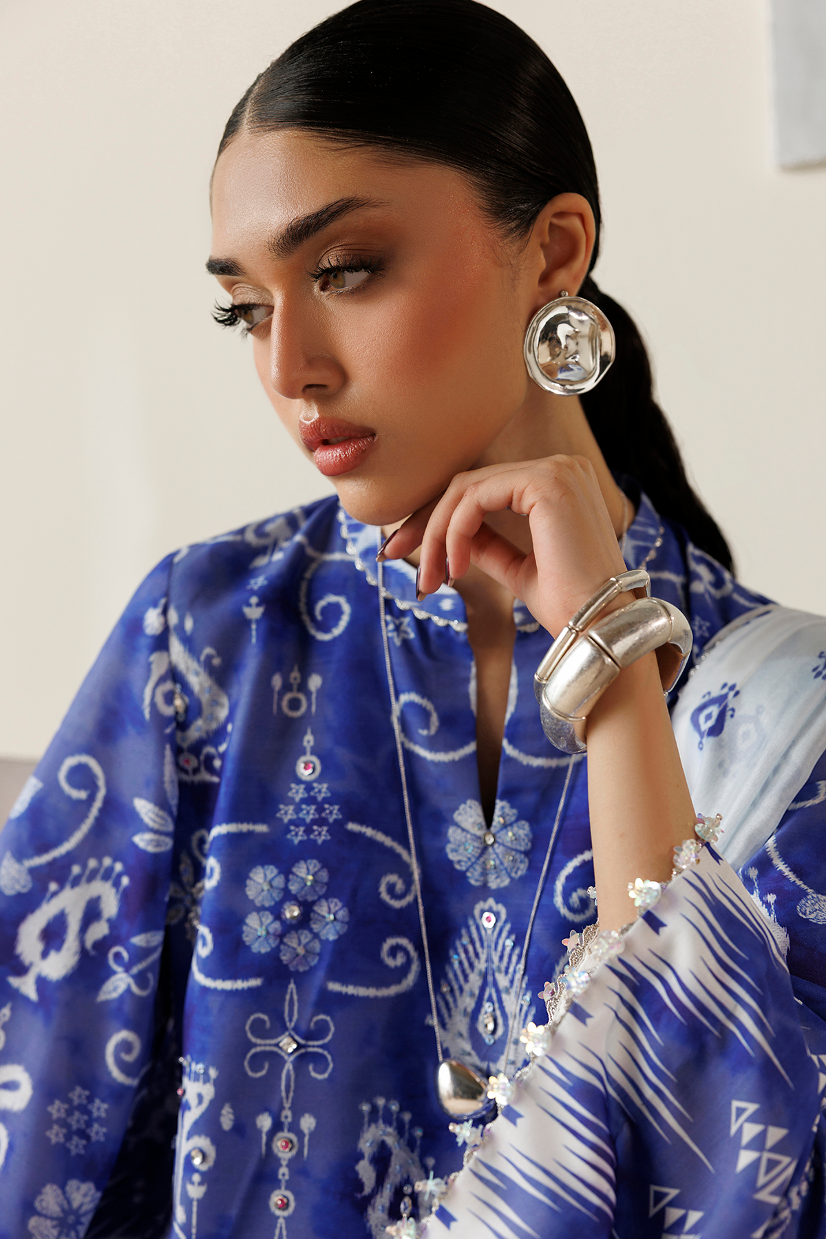 EMBROIDERED RAW SILK OR26-D09