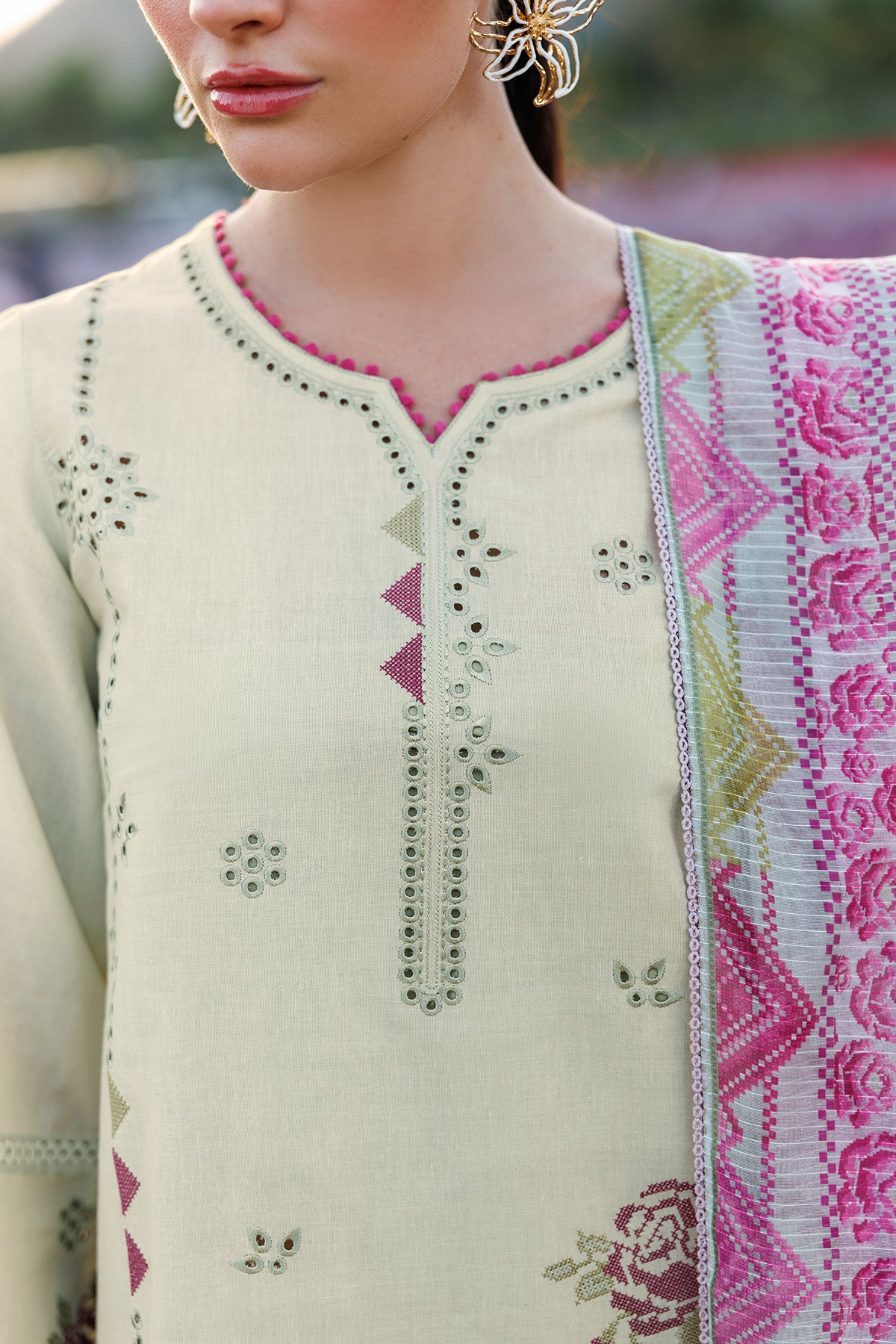 EMBROIDERED LAWN USE-9289