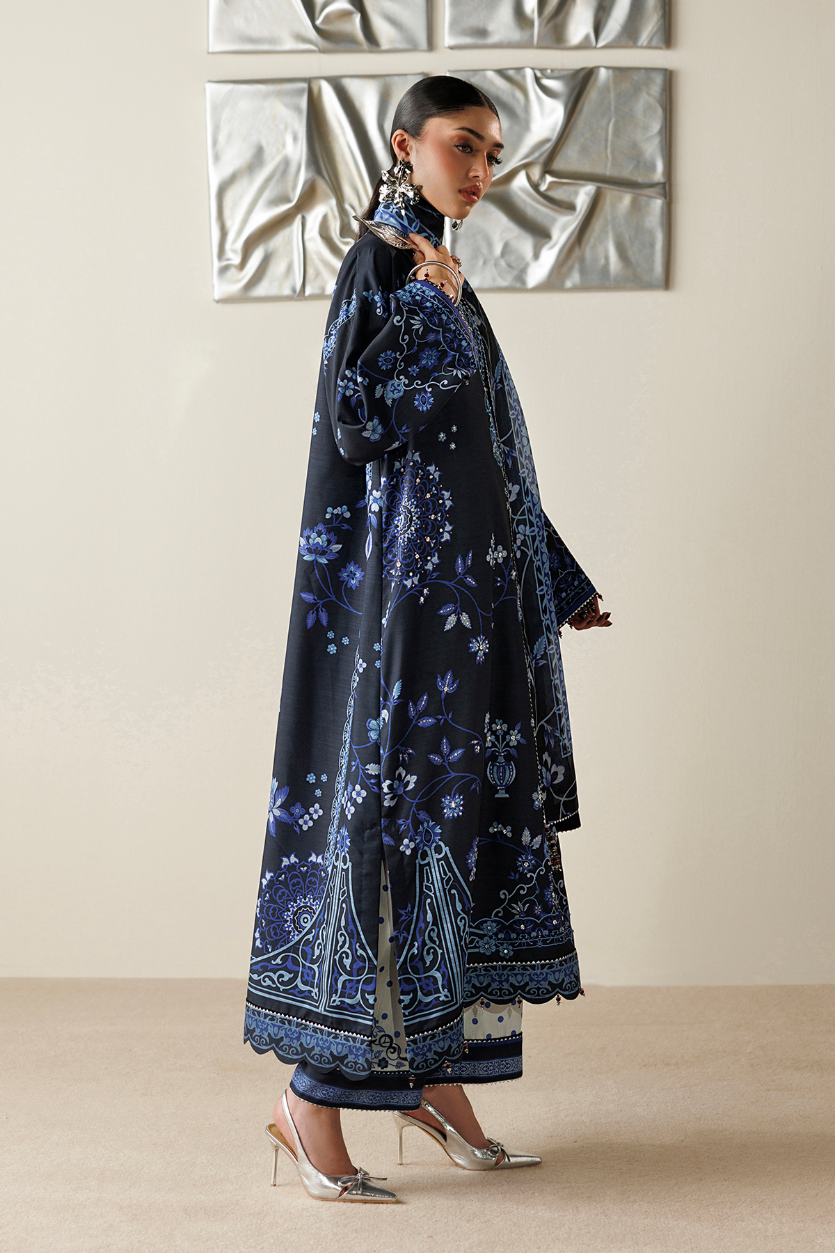 EMBROIDERED RAW SILK OR26-D05