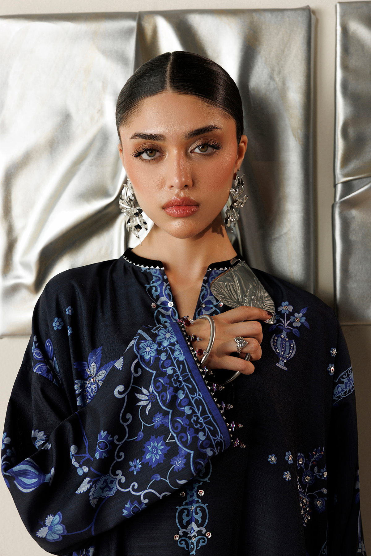 EMBROIDERED RAW SILK OR26-D05