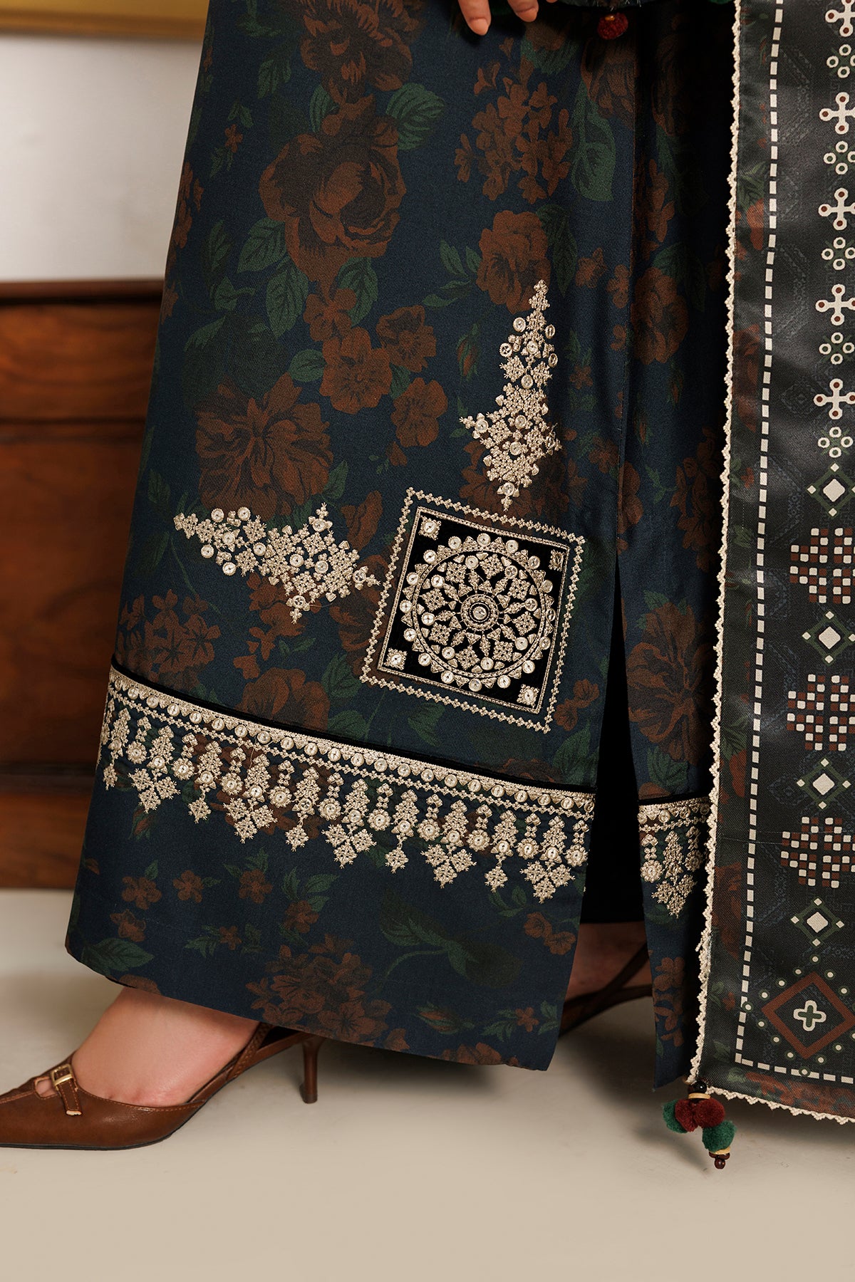 EMBROIDERED PREMIUM VISCOSE UW-0266