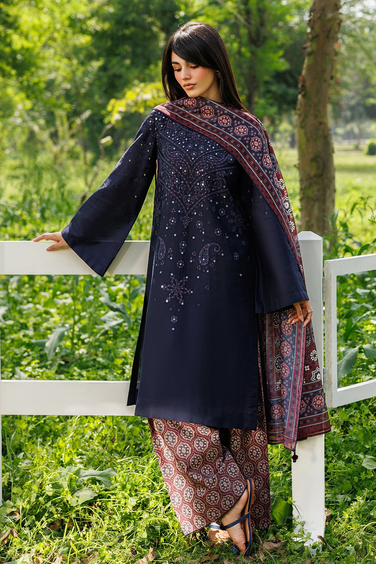 EMBROIDERED LAWN USE-9337