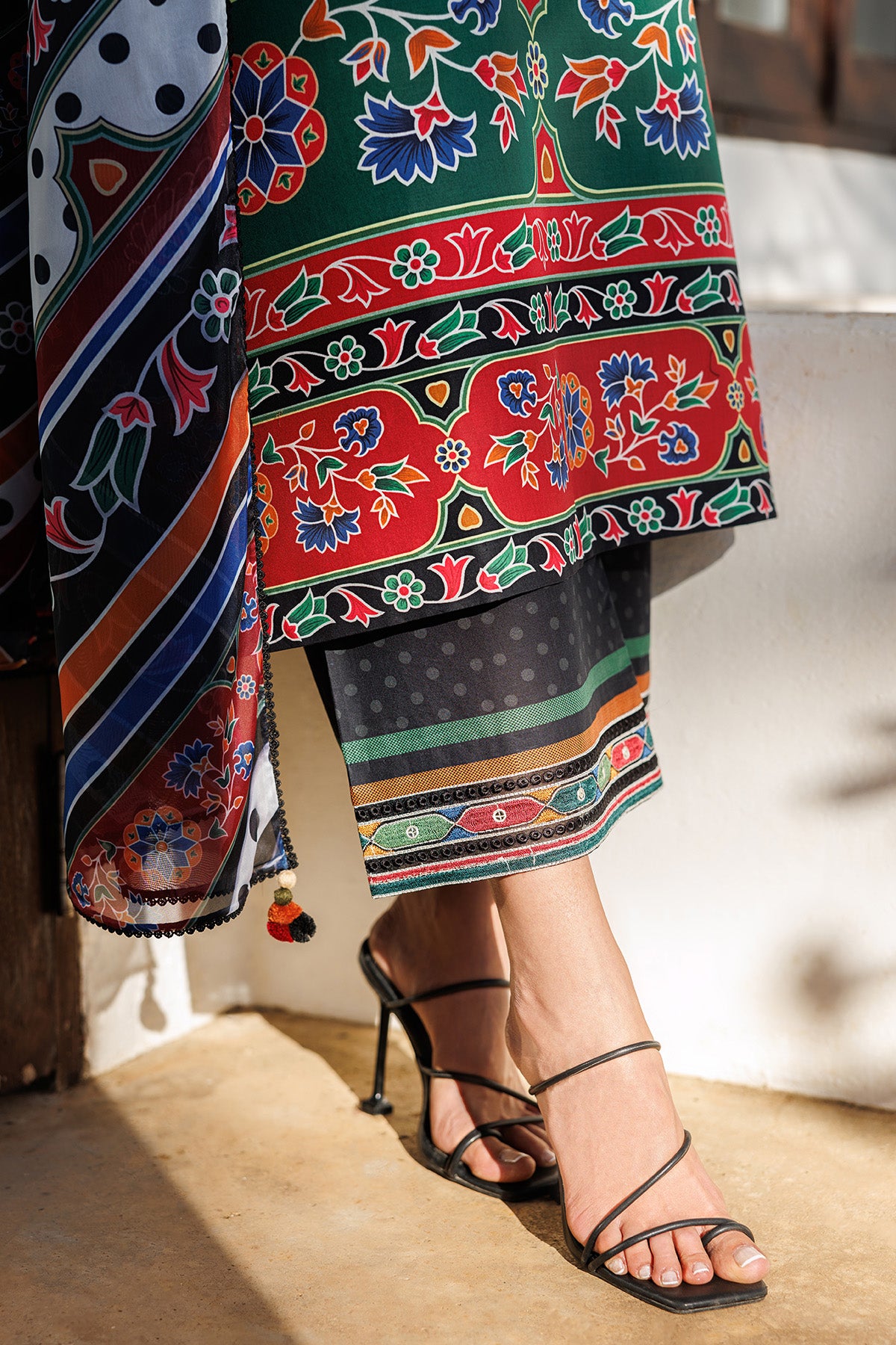 EMBROIDERED LAWN USE-9294