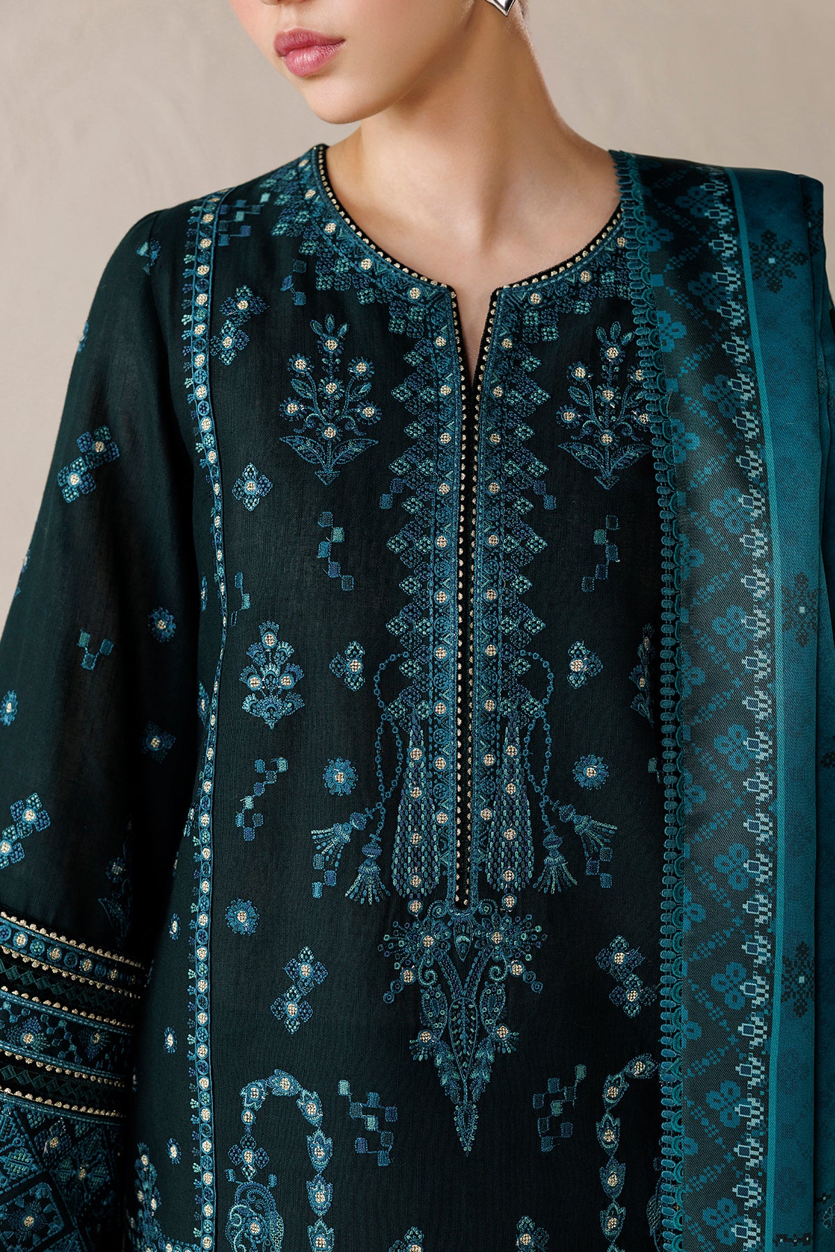 EMBROIDERED PREMIUM KHADDAR UW-0280