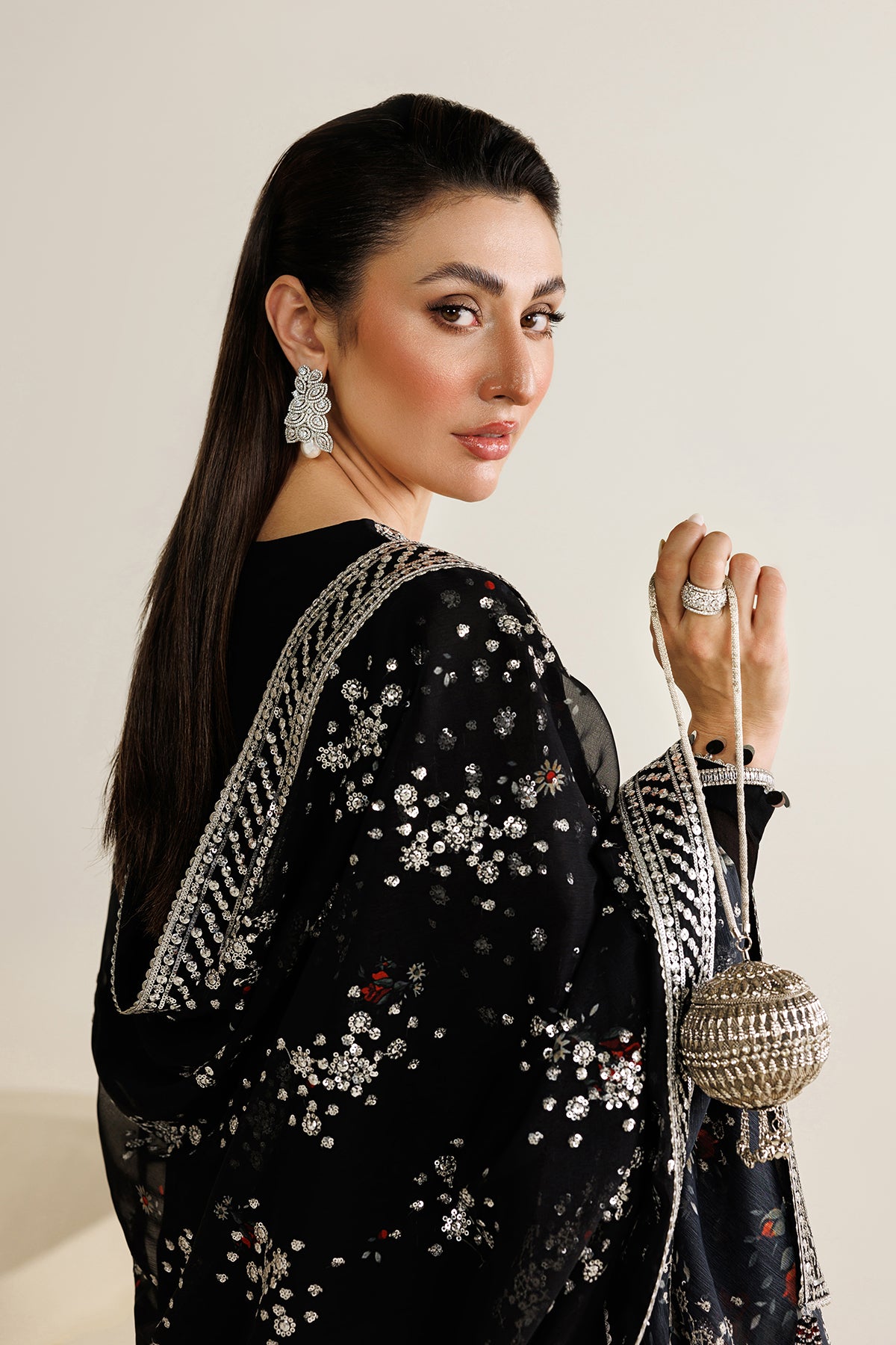 Retail Price: 24,500/-PKR