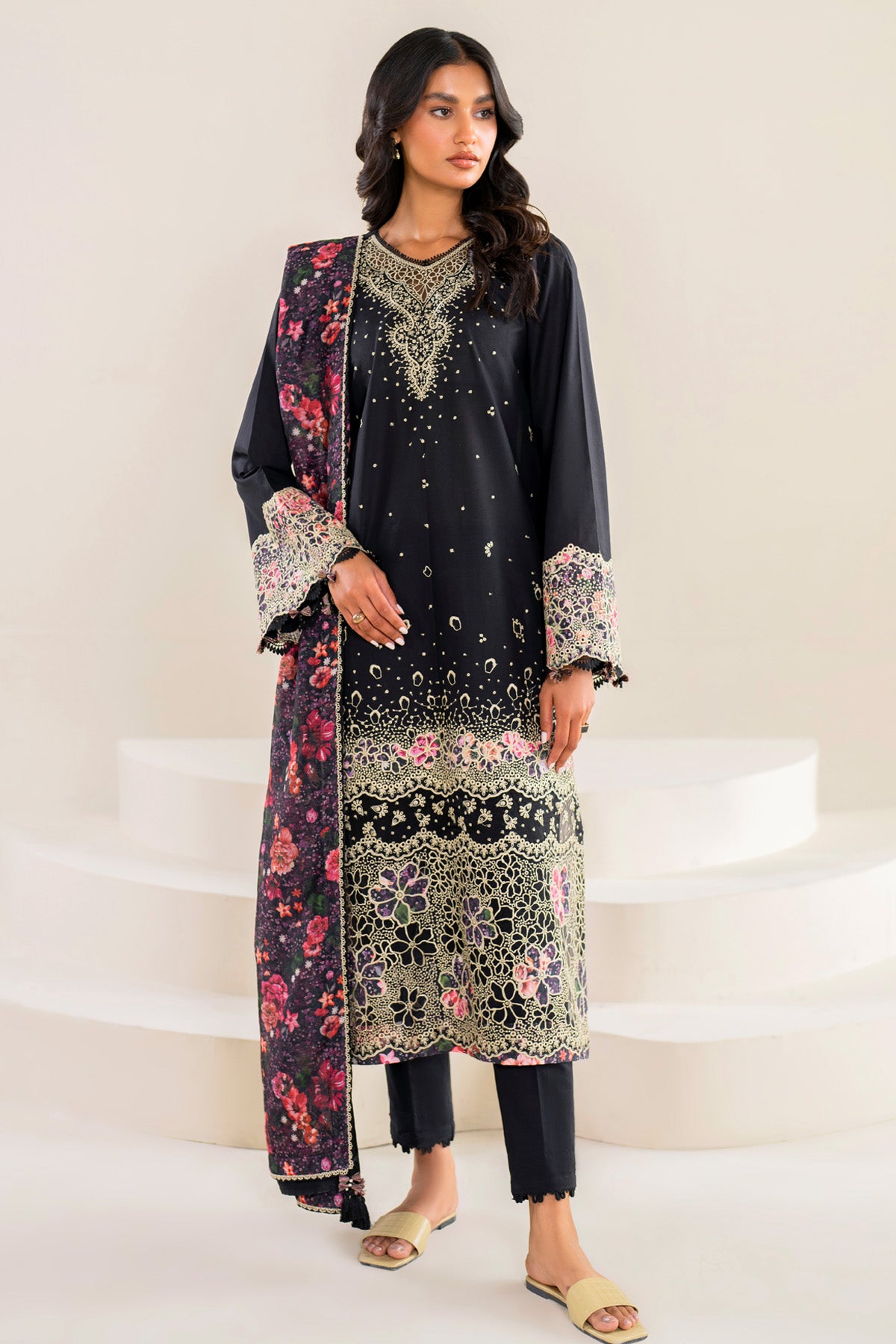 Embroidered Lawn USE-9037