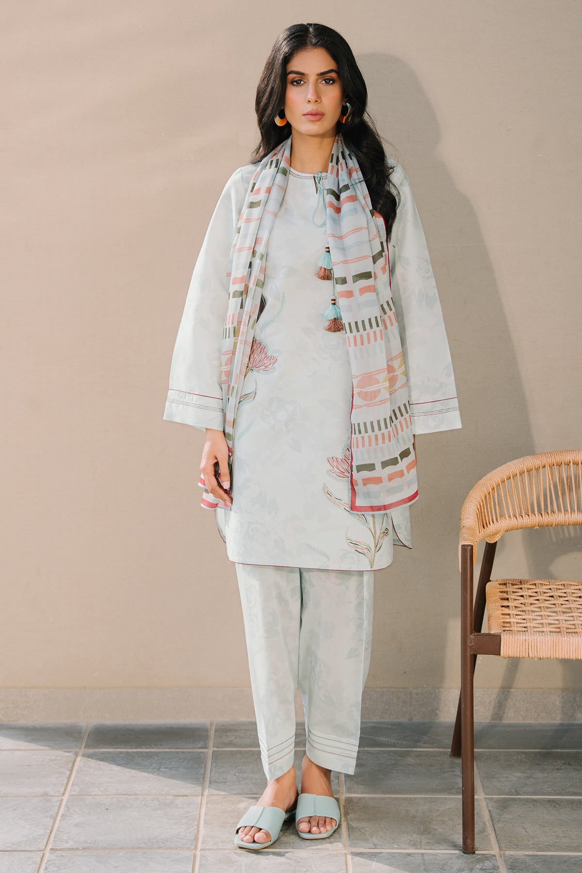 EMBROIDERED LAWN USE-9143