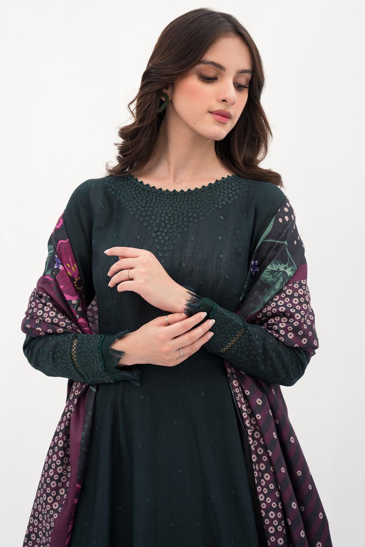 EMBROIDERED FINE SLUB UWE-0045