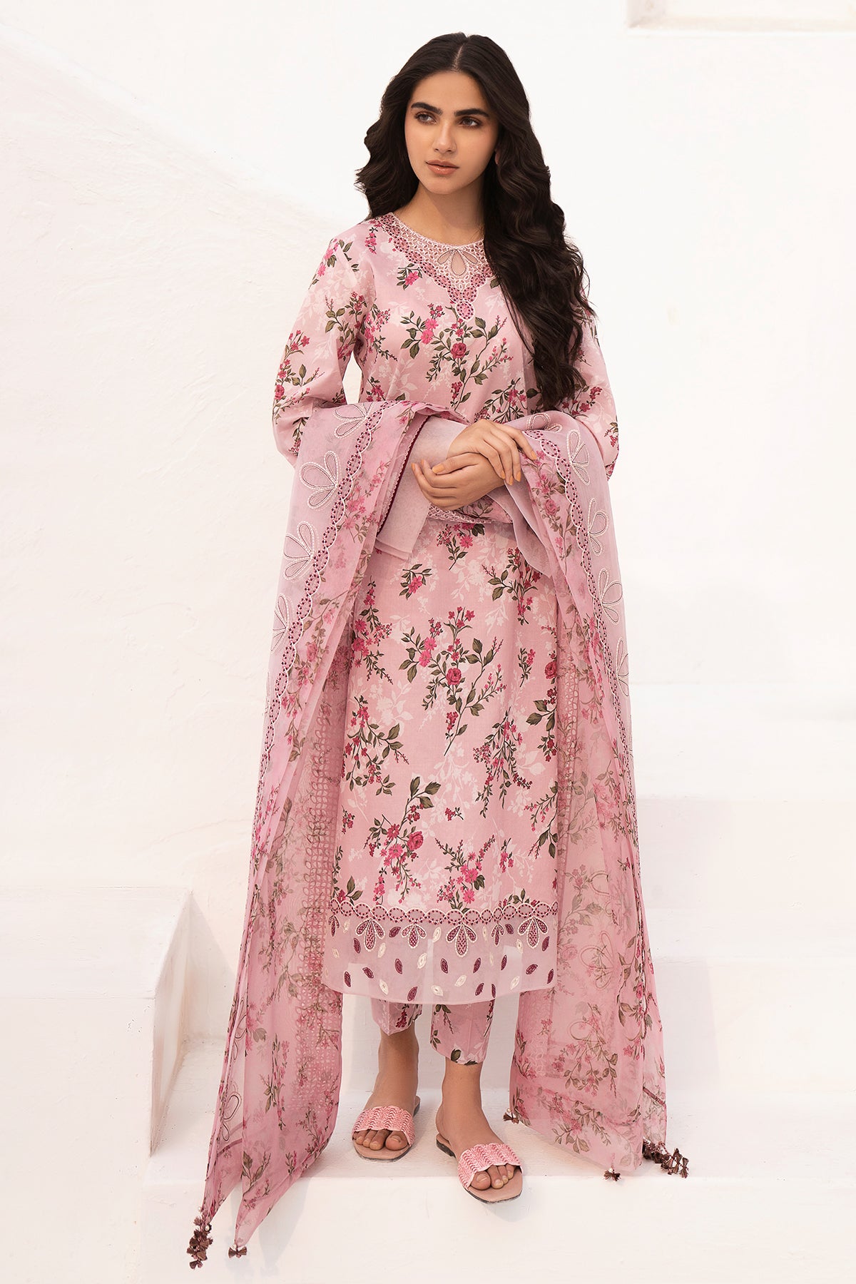 Embroidered Lawn USE-9022
