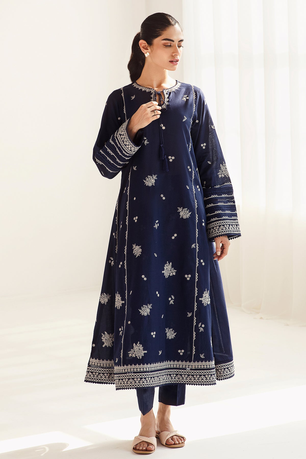 Embroidered Lawn USE-9031