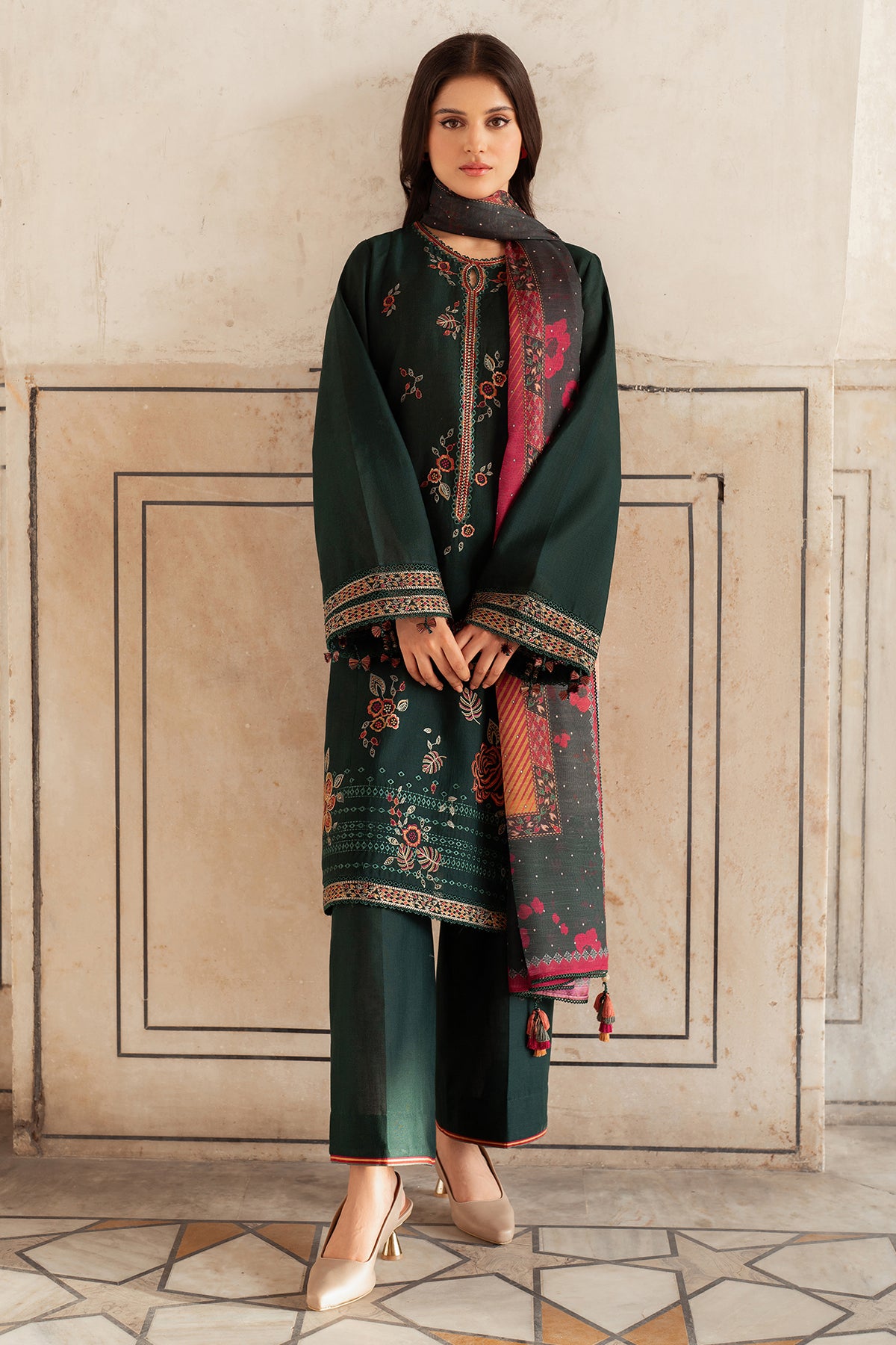 EMBROIDERED SLUB KHADDAR UW-0082