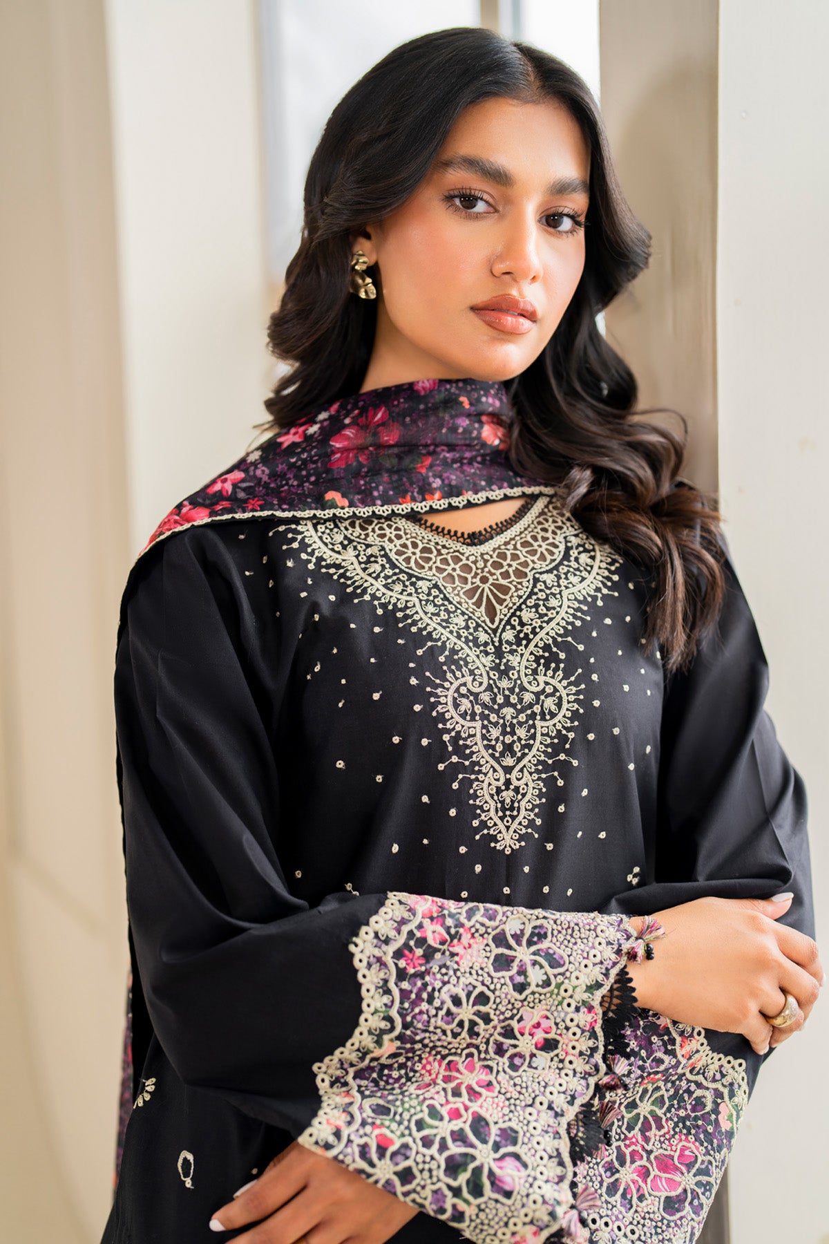 Embroidered Lawn USE-9037