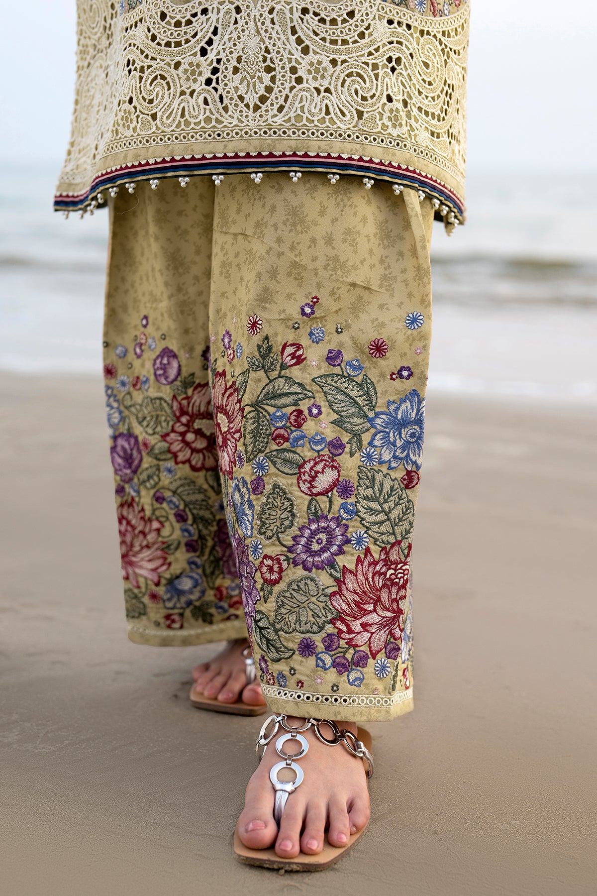 Embroidered Luxury Lawn SL25-D4