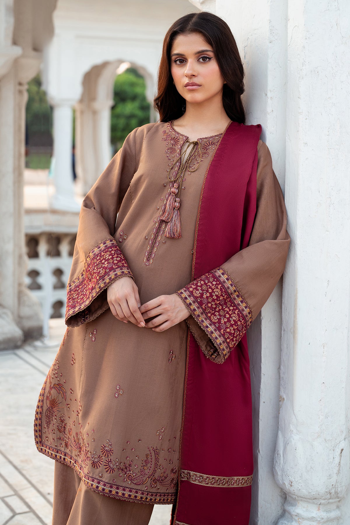 EMBROIDERED SLUB KHADDAR DW'24 D8