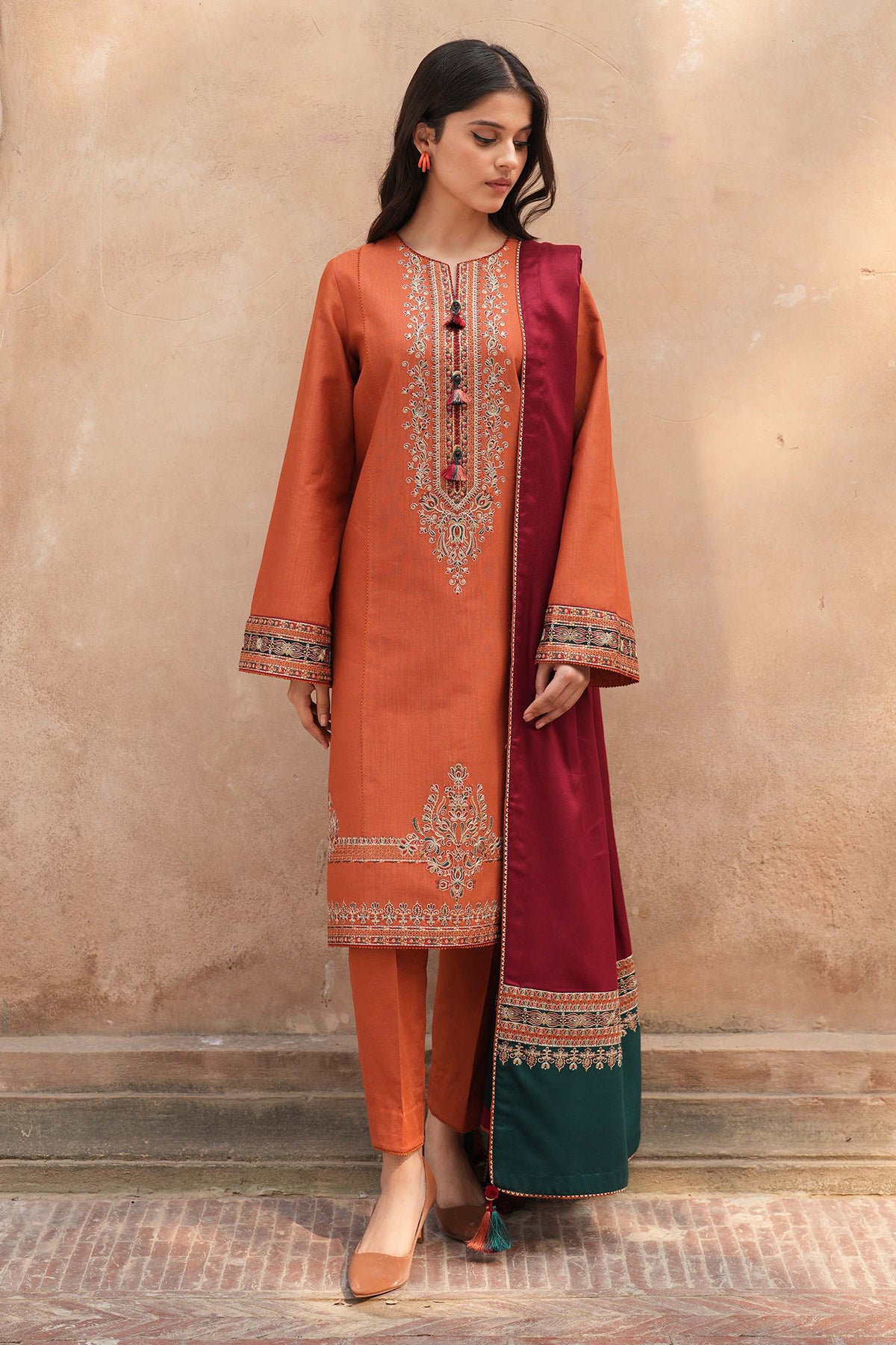 EMBROIDERED SLUB KHADDAR DW'24 D9