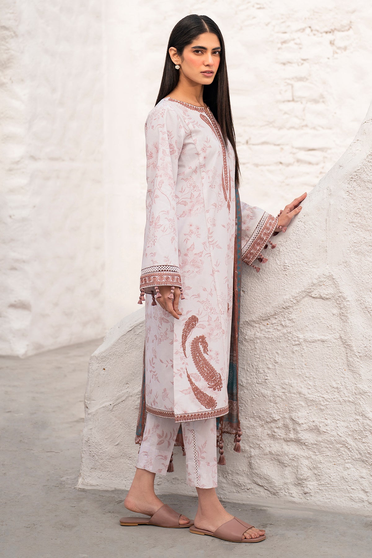 EMBROIDERED LAWN USE-9117