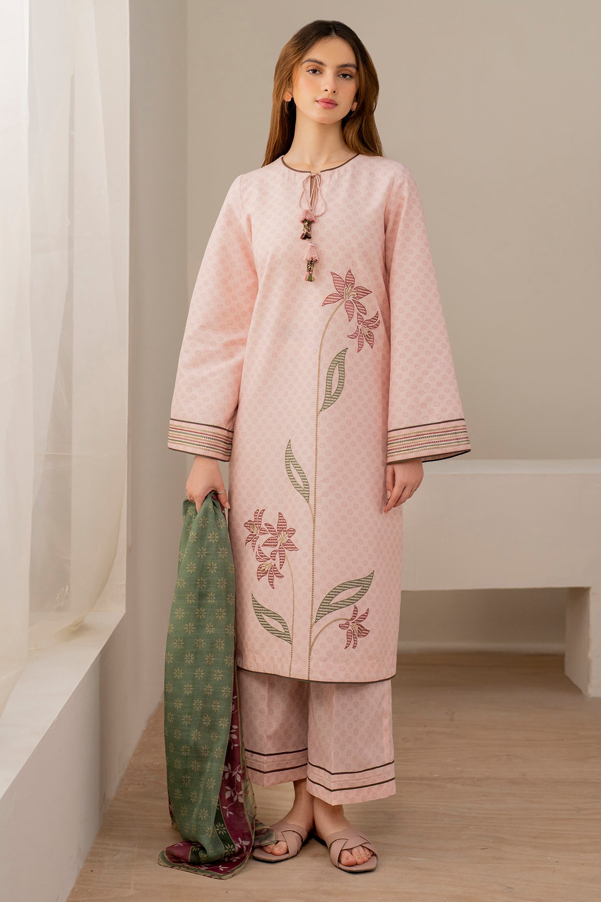 EMBROIDERED LAWN USE-9134