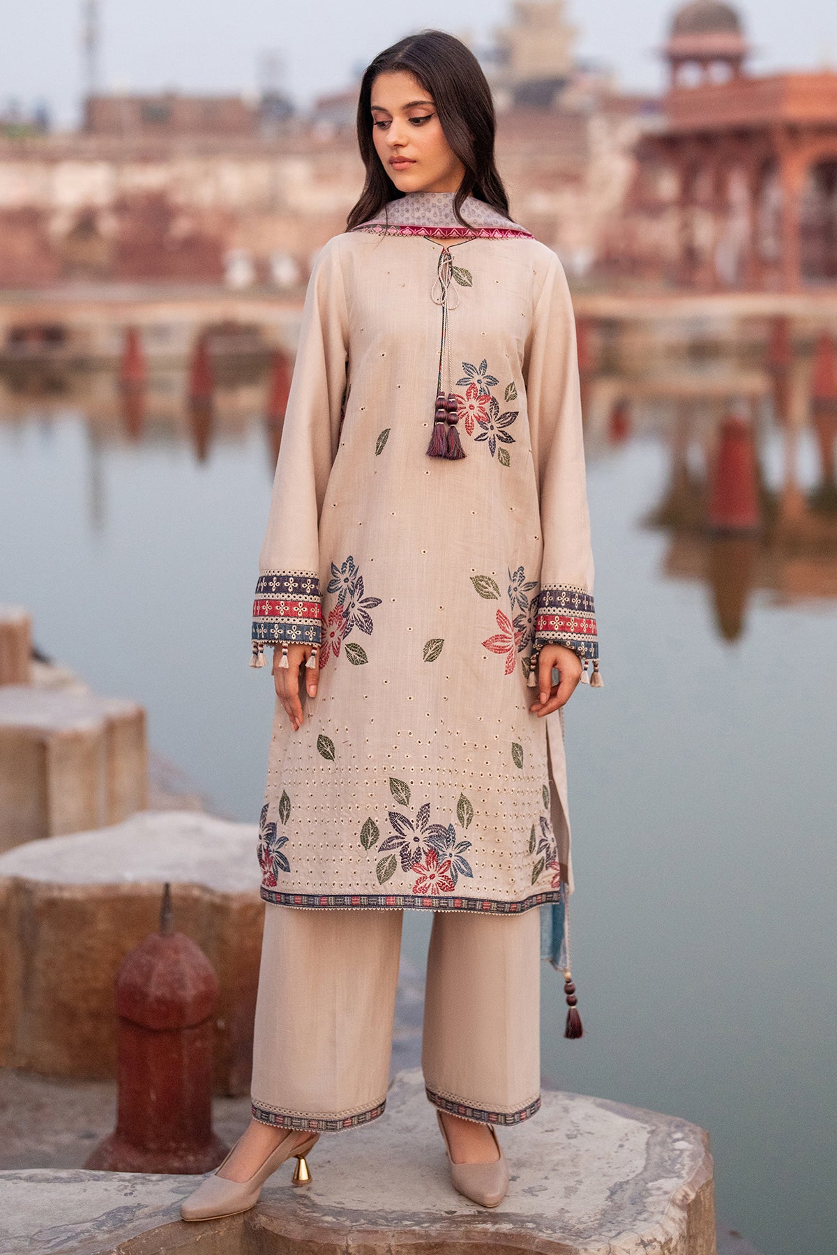 EMBROIDERED SLUB KHADDAR DW'24 D2