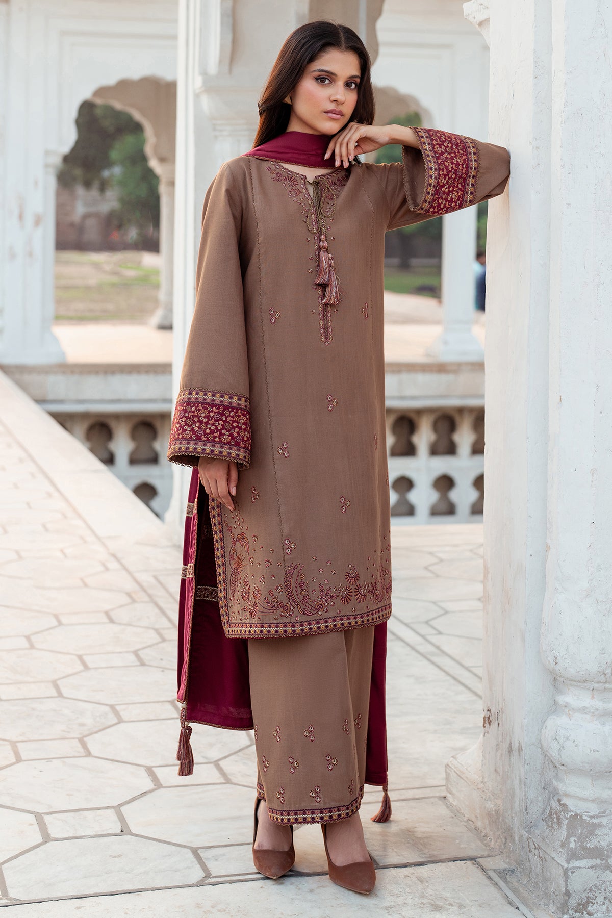 EMBROIDERED SLUB KHADDAR DW'24 D8