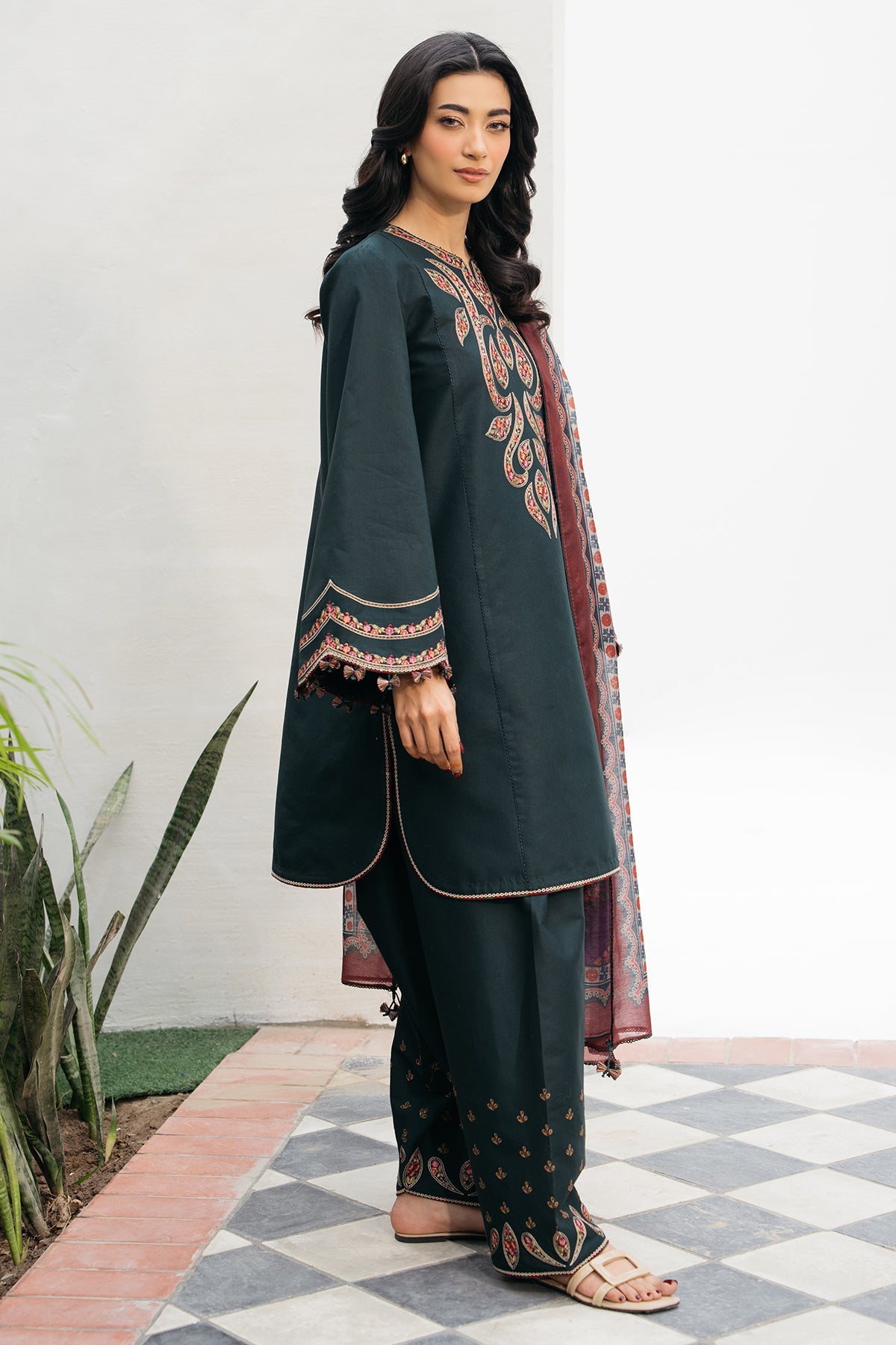 EMBROIDERED LAWN USE-9181