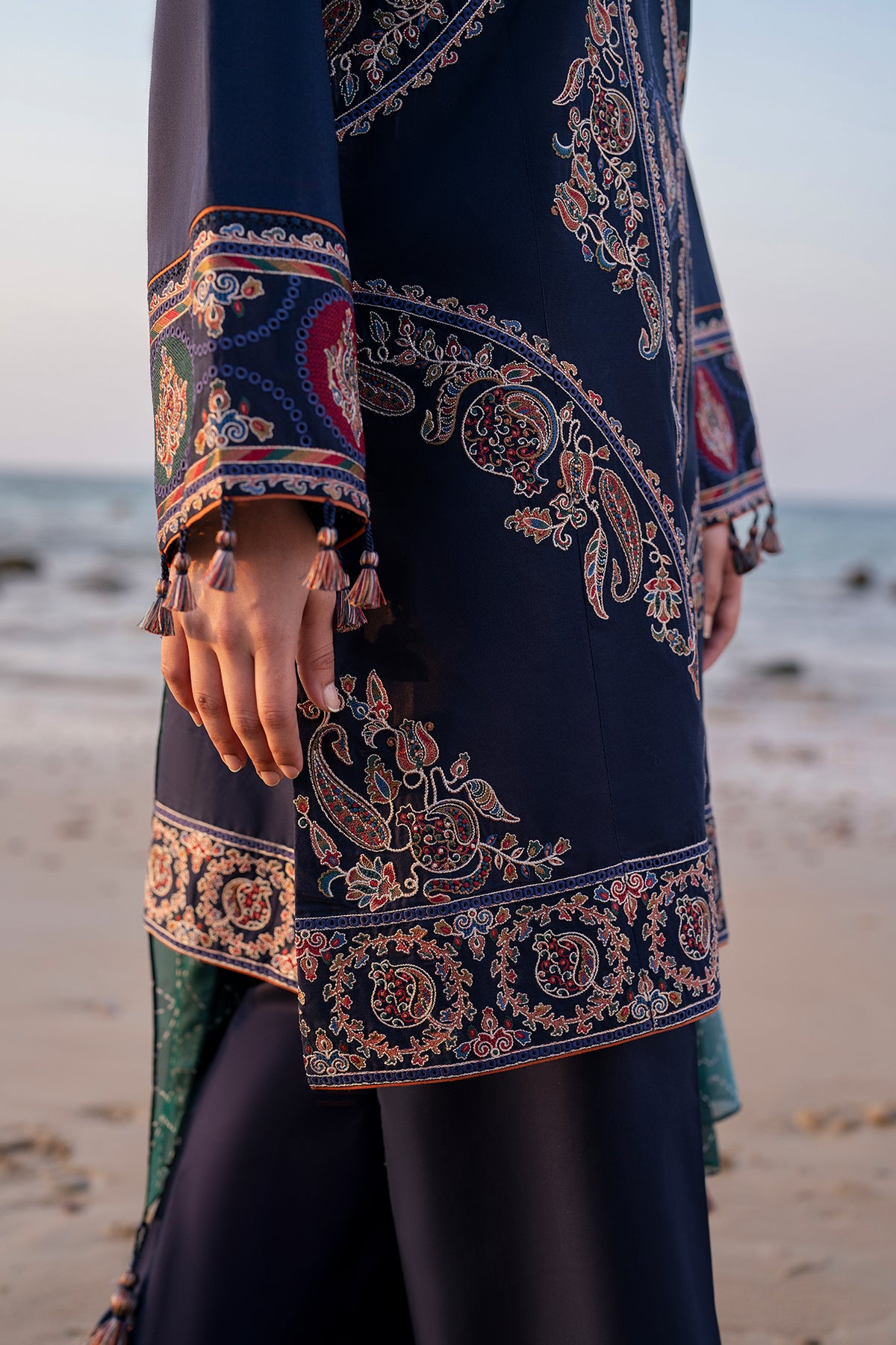 EMBROIDERED LAWN USE-9169