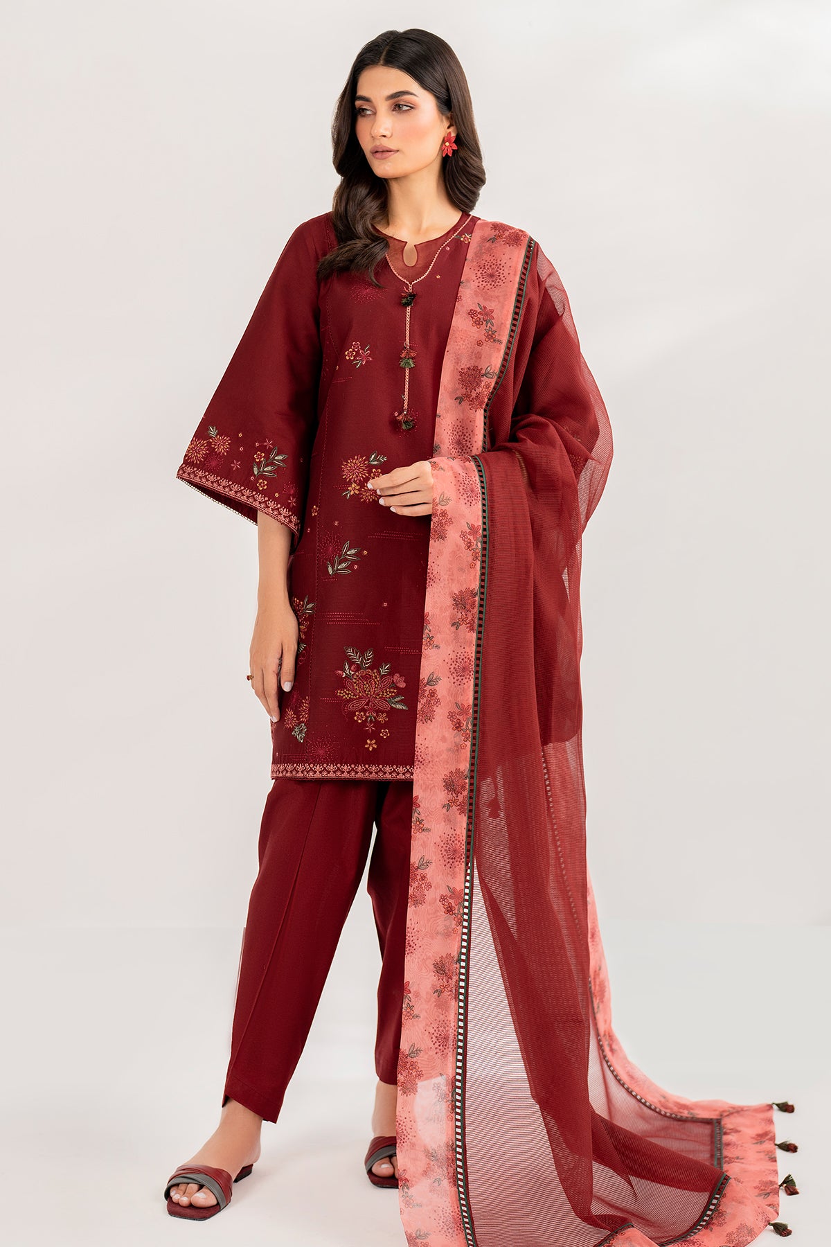 EMBROIDERED DOBBY LAWN USE - 9069