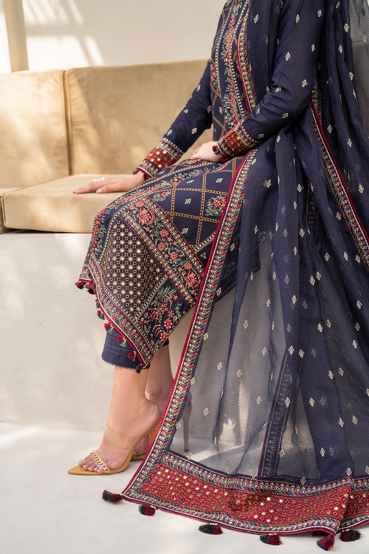 EMBROIDERED LAWN IL-SS24-D6