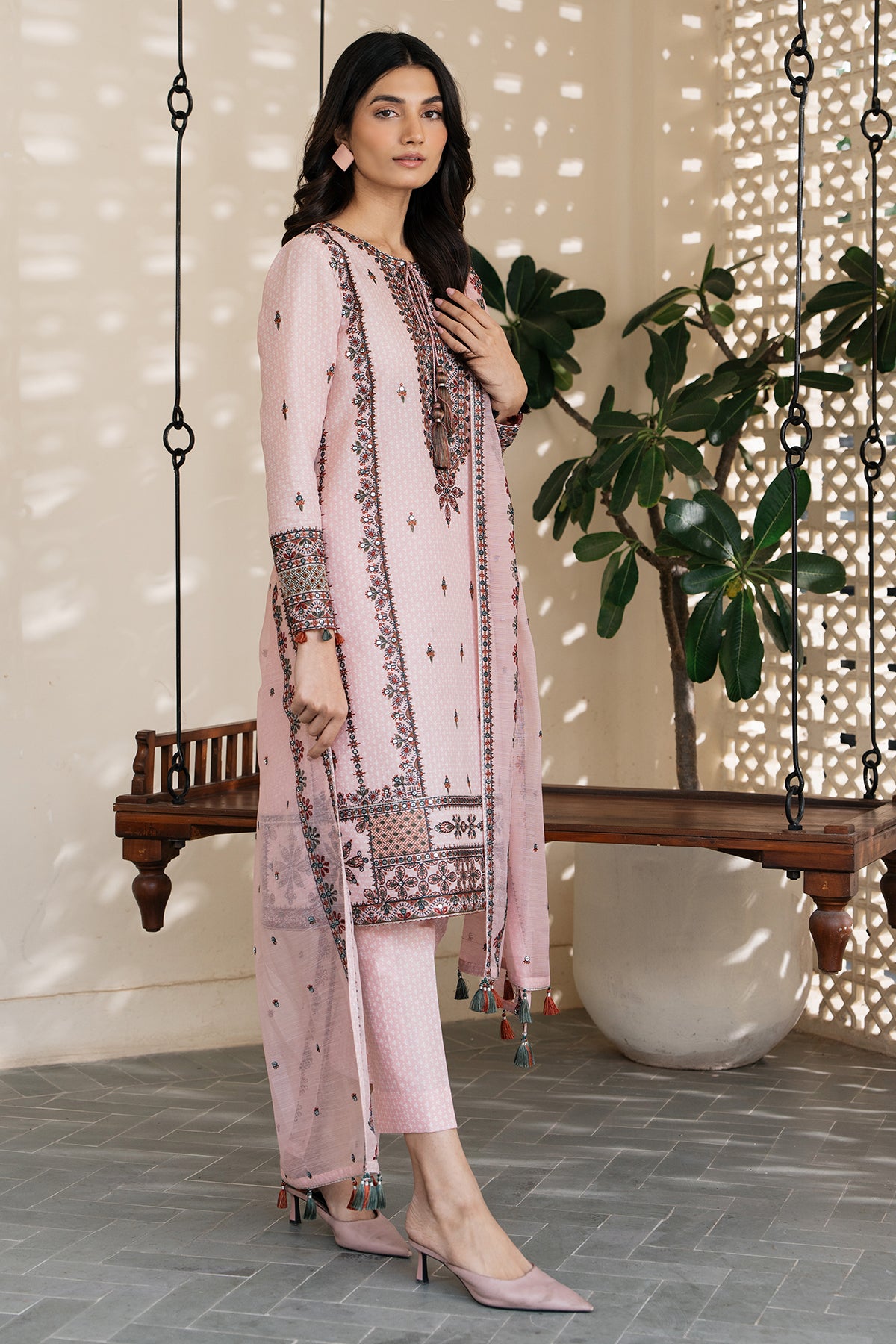 EMBROIDERED LAWN USE-9108